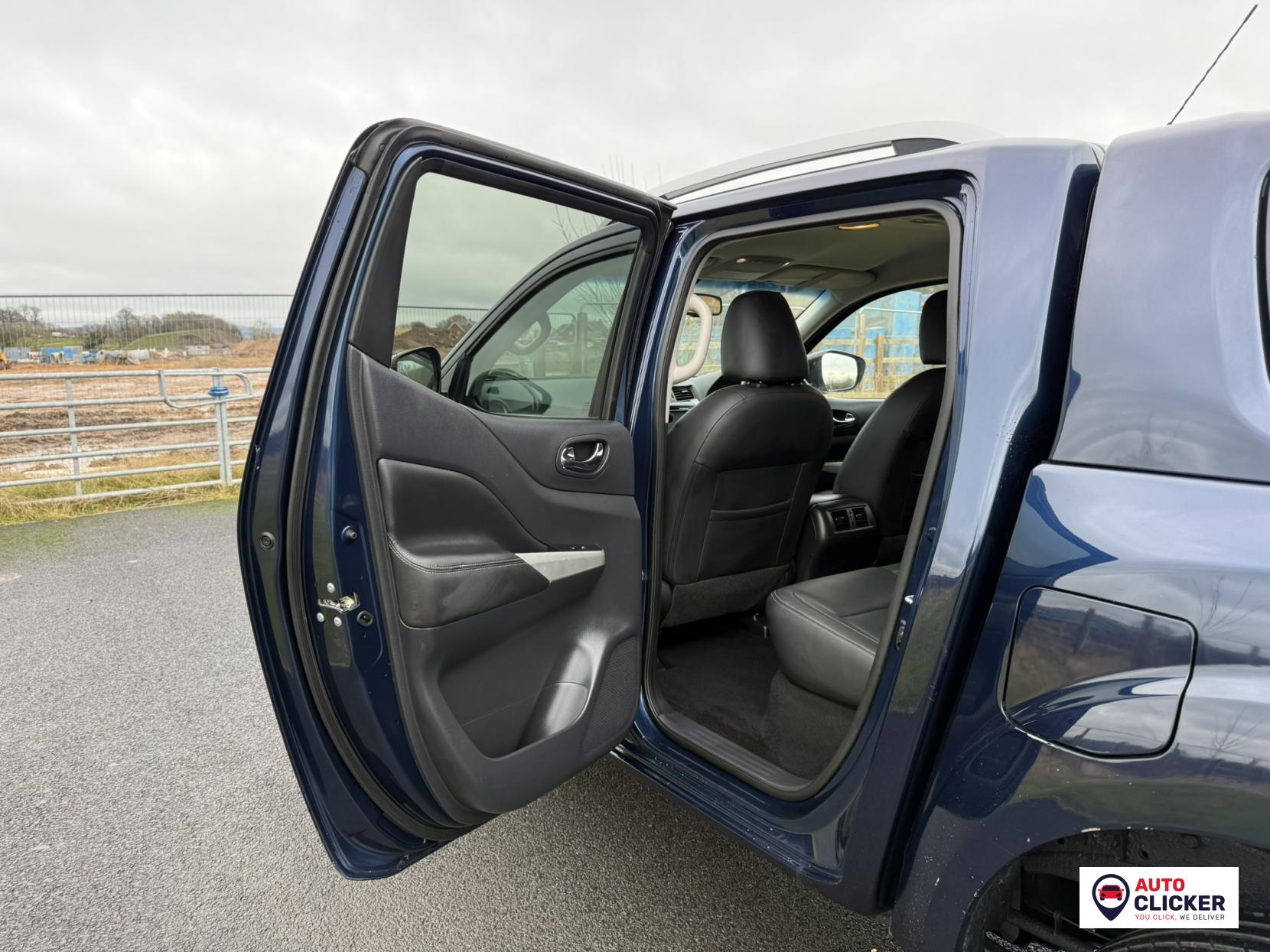 Nissan Navara 2.3 dCi Tekna Pickup Double Cab 4dr Diesel Auto 4WD Euro 6 (190 ps)