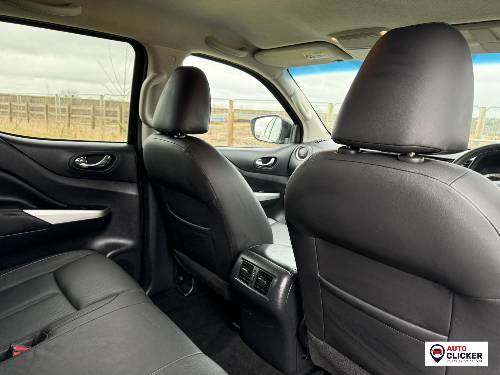 Nissan Navara 2.3 dCi Tekna Pickup Double Cab 4dr Diesel Auto 4WD Euro 6 (190 ps)