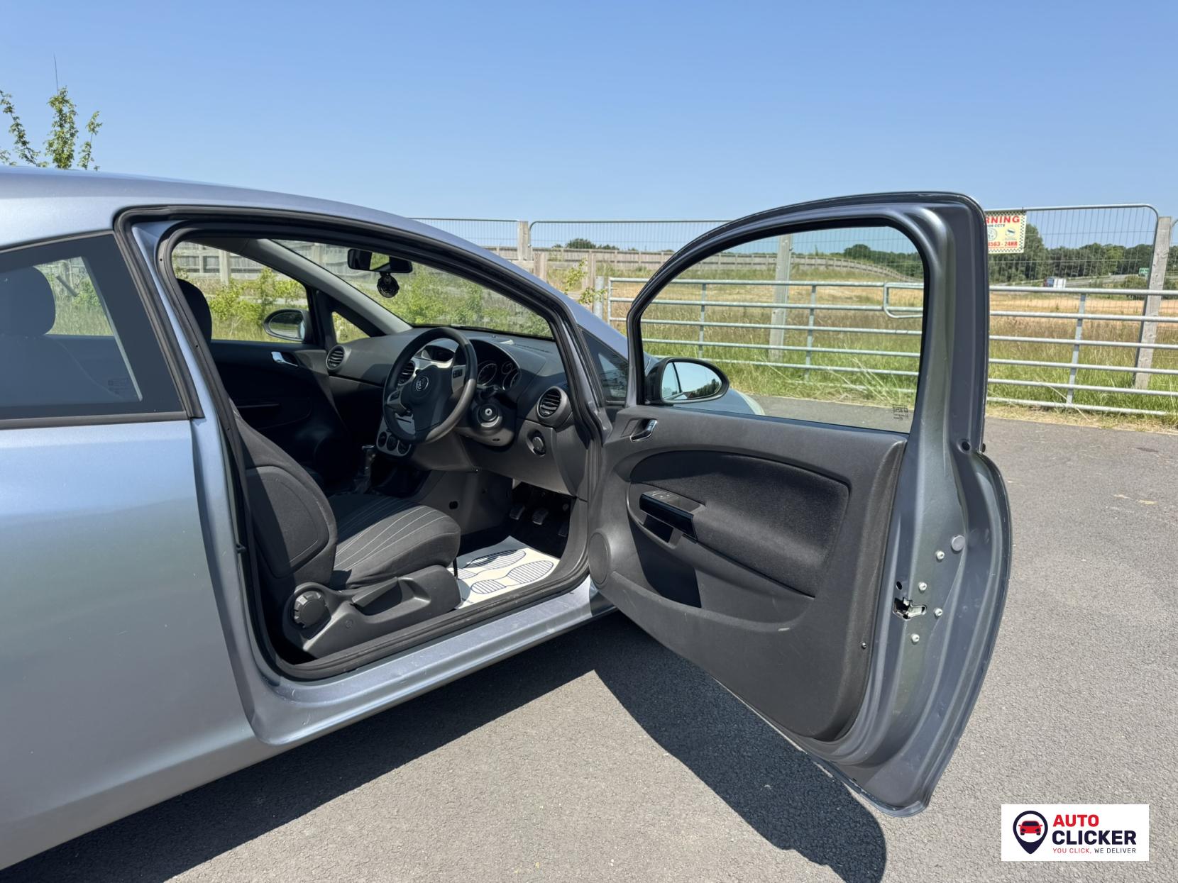 Vauxhall Corsa 1.2i 16v Club Hatchback 3dr Petrol Manual (139 g/km, 79 bhp)