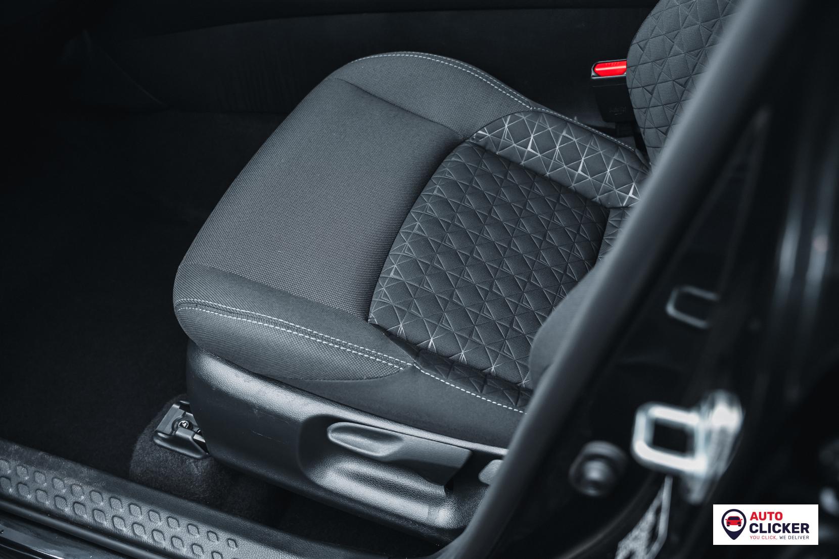 Toyota C-HR 1.8 VVT-h Design SUV 5dr Petrol Hybrid CVT Euro 6 (s/s) (122 ps)