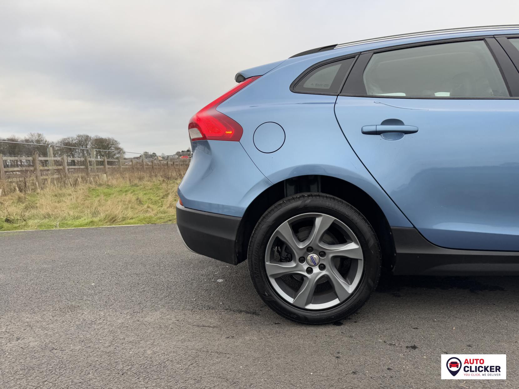 Volvo V40 Cross Country 1.6 D2 Lux Hatchback 5dr Diesel Powershift Euro 5 (s/s) (115 ps)