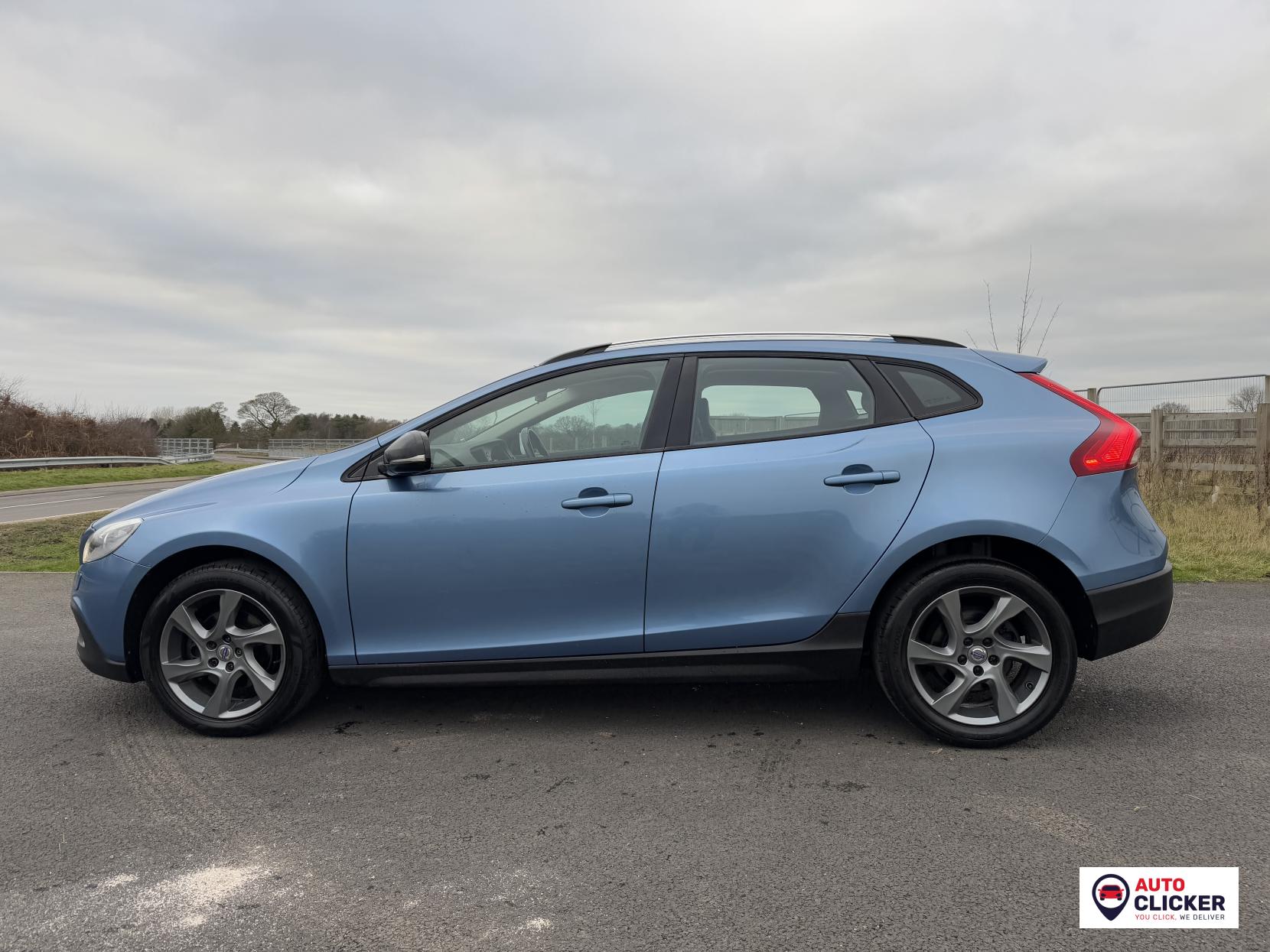 Volvo V40 Cross Country 1.6 D2 Lux Hatchback 5dr Diesel Powershift Euro 5 (s/s) (115 ps)