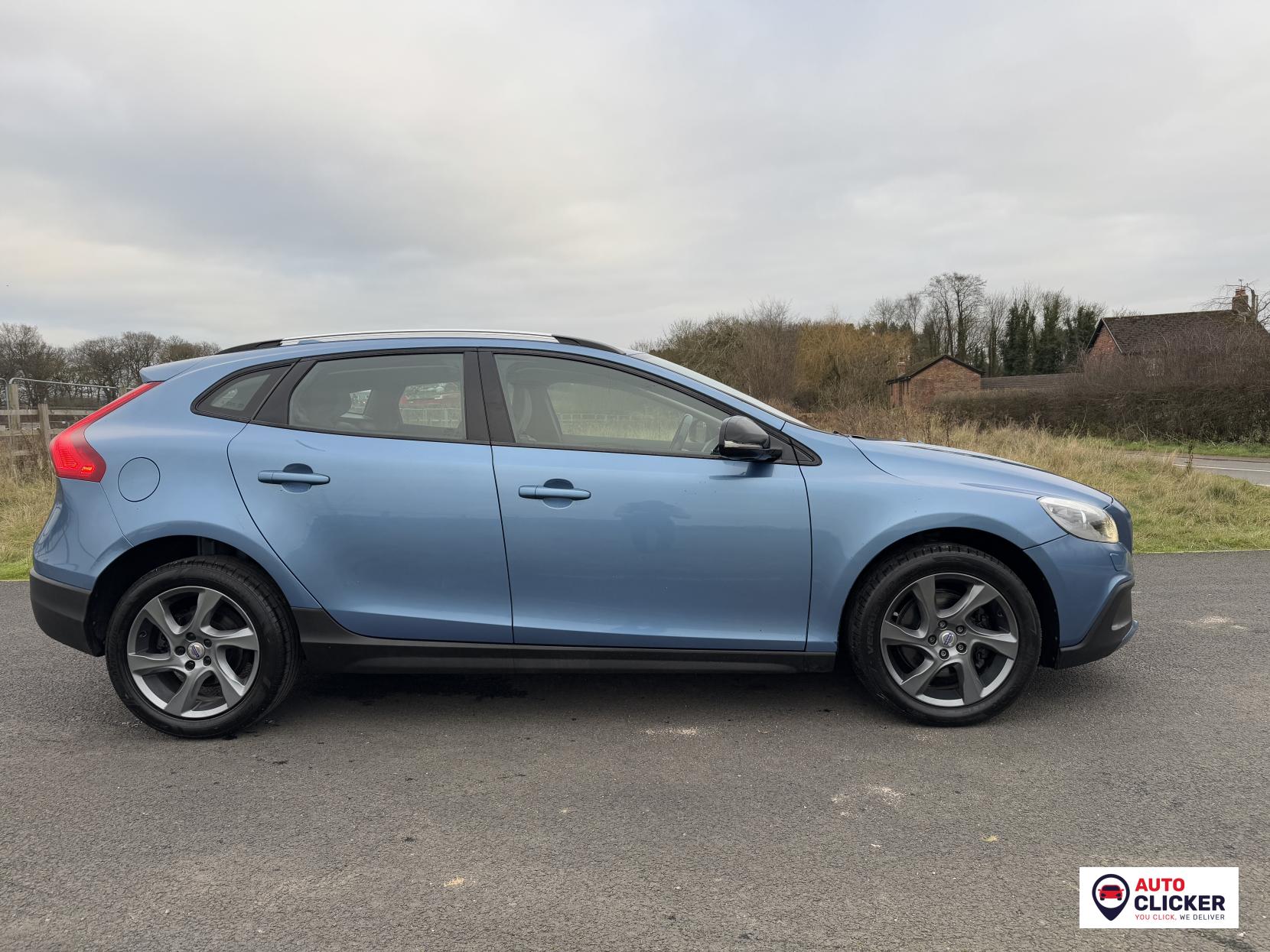 Volvo V40 Cross Country 1.6 D2 Lux Hatchback 5dr Diesel Powershift Euro 5 (s/s) (115 ps)