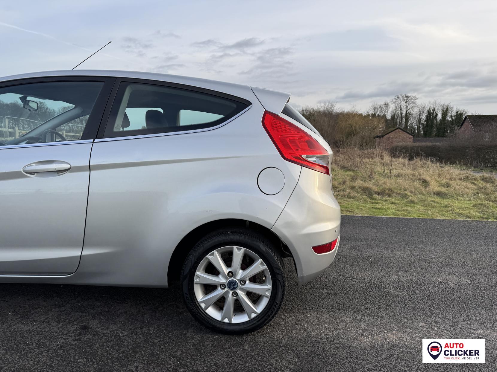 Ford Fiesta 1.4 TDCi Zetec Hatchback 3dr Diesel Manual (110 g/km, 67 bhp)