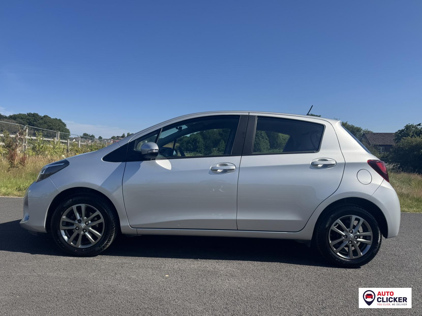 Toyota Yaris 1.33 Dual VVT-i Icon Hatchback 5dr Petrol Multidrive S Euro 5 Euro 5 (99 ps)