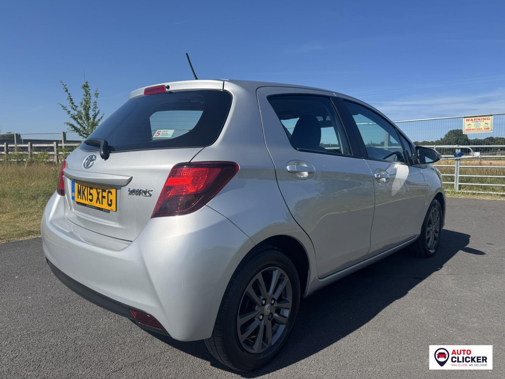 Toyota Yaris 1.33 Dual VVT-i Icon Hatchback 5dr Petrol Multidrive S Euro 5 Euro 5 (99 ps)