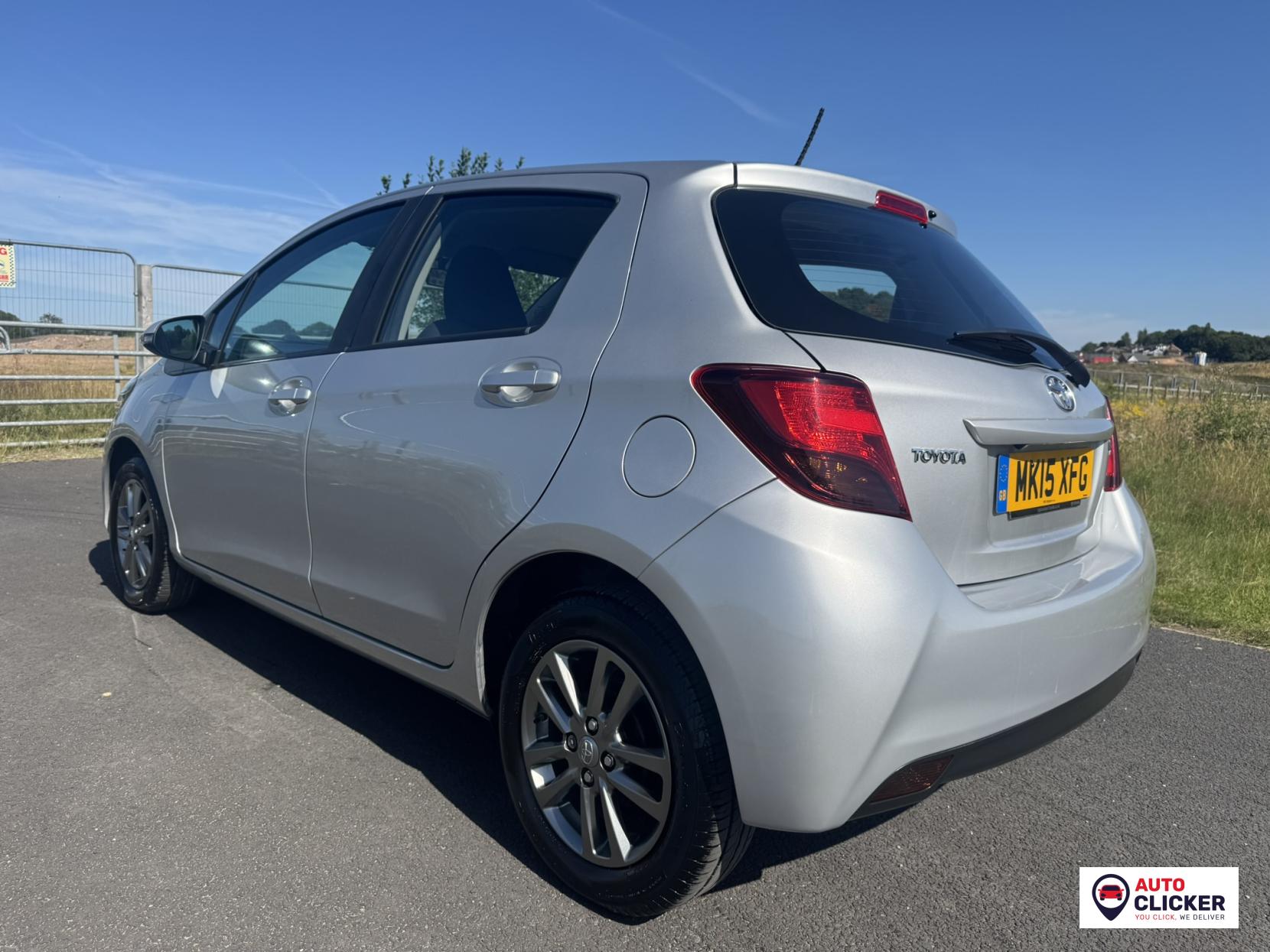 Toyota Yaris 1.33 Dual VVT-i Icon Hatchback 5dr Petrol Multidrive S Euro 5 Euro 5 (99 ps)