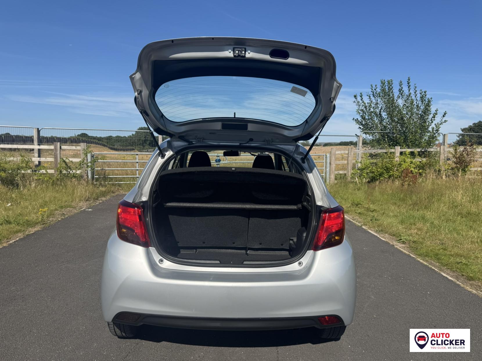 Toyota Yaris 1.33 Dual VVT-i Icon Hatchback 5dr Petrol Multidrive S Euro 5 Euro 5 (99 ps)