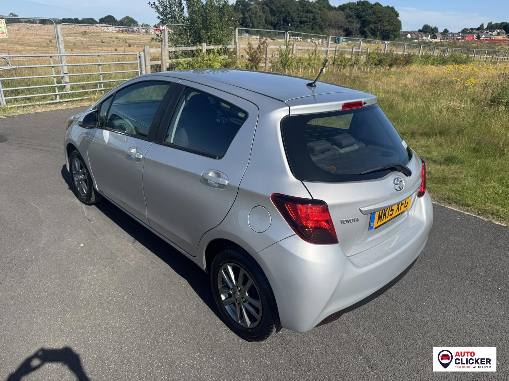 Toyota Yaris 1.33 Dual VVT-i Icon Hatchback 5dr Petrol Multidrive S Euro 5 Euro 5 (99 ps)
