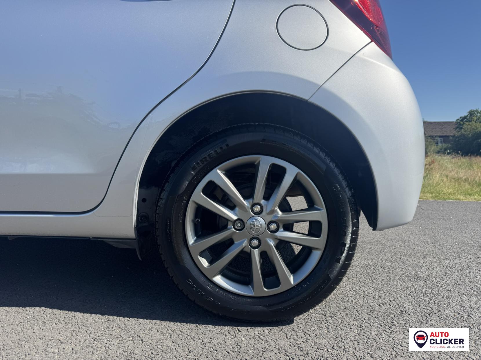 Toyota Yaris 1.33 Dual VVT-i Icon Hatchback 5dr Petrol Multidrive S Euro 5 Euro 5 (99 ps)