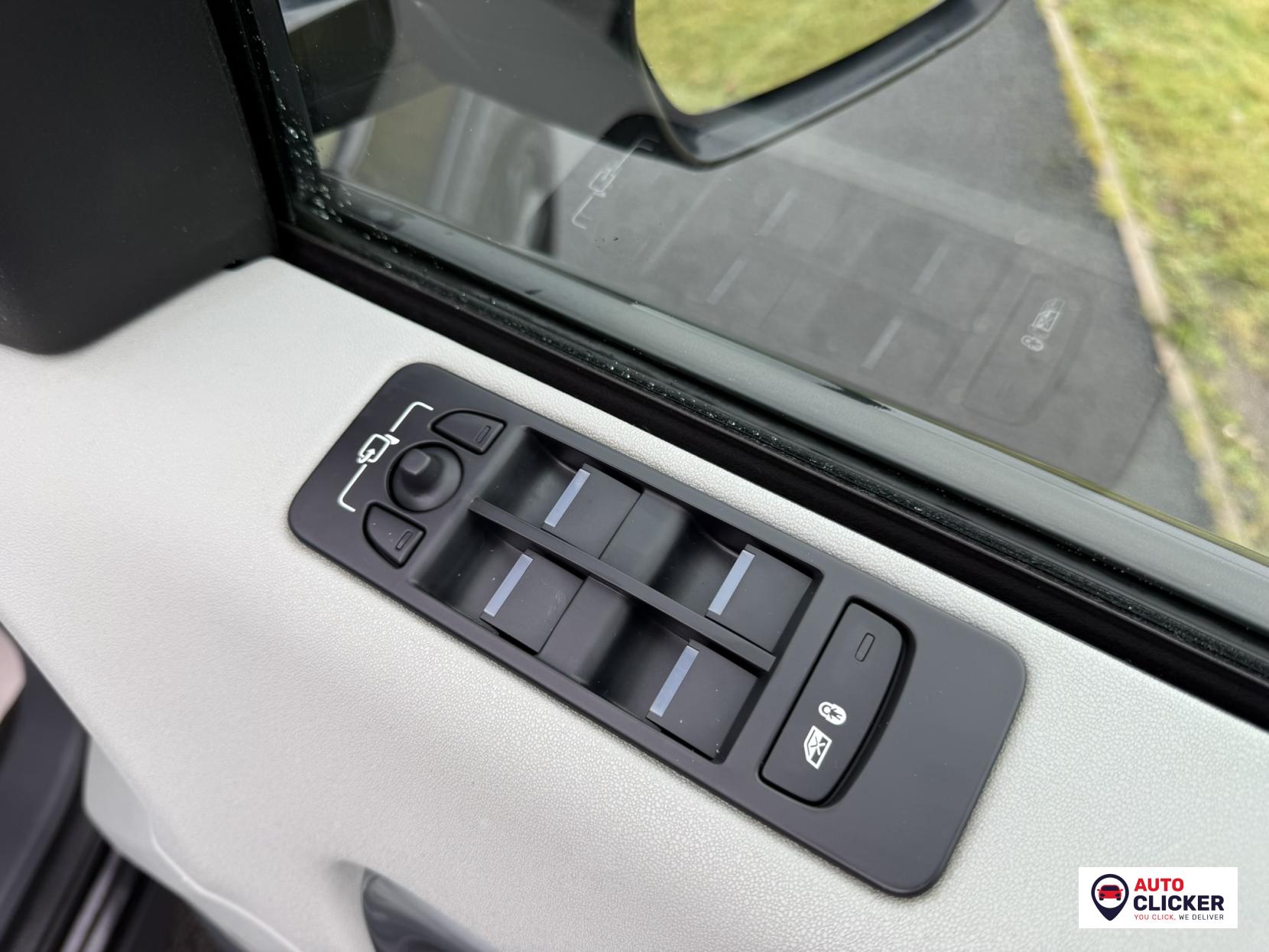 Land Rover Discovery Sport 2.2 SD4 HSE Luxury SUV 5dr Diesel Auto 4WD Euro 5 (s/s) (190 ps)