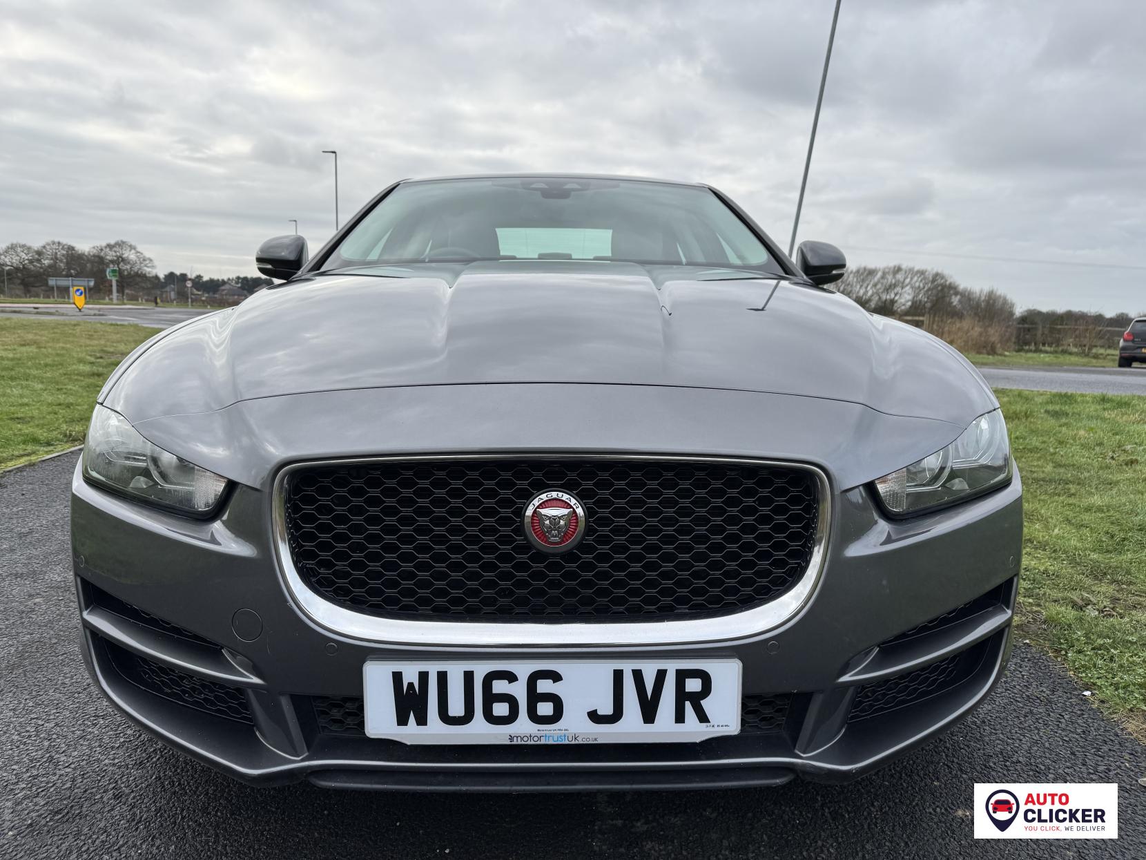 Jaguar XE 2.0d Prestige Saloon 4dr Diesel Auto Euro 6 (s/s) (180 ps)