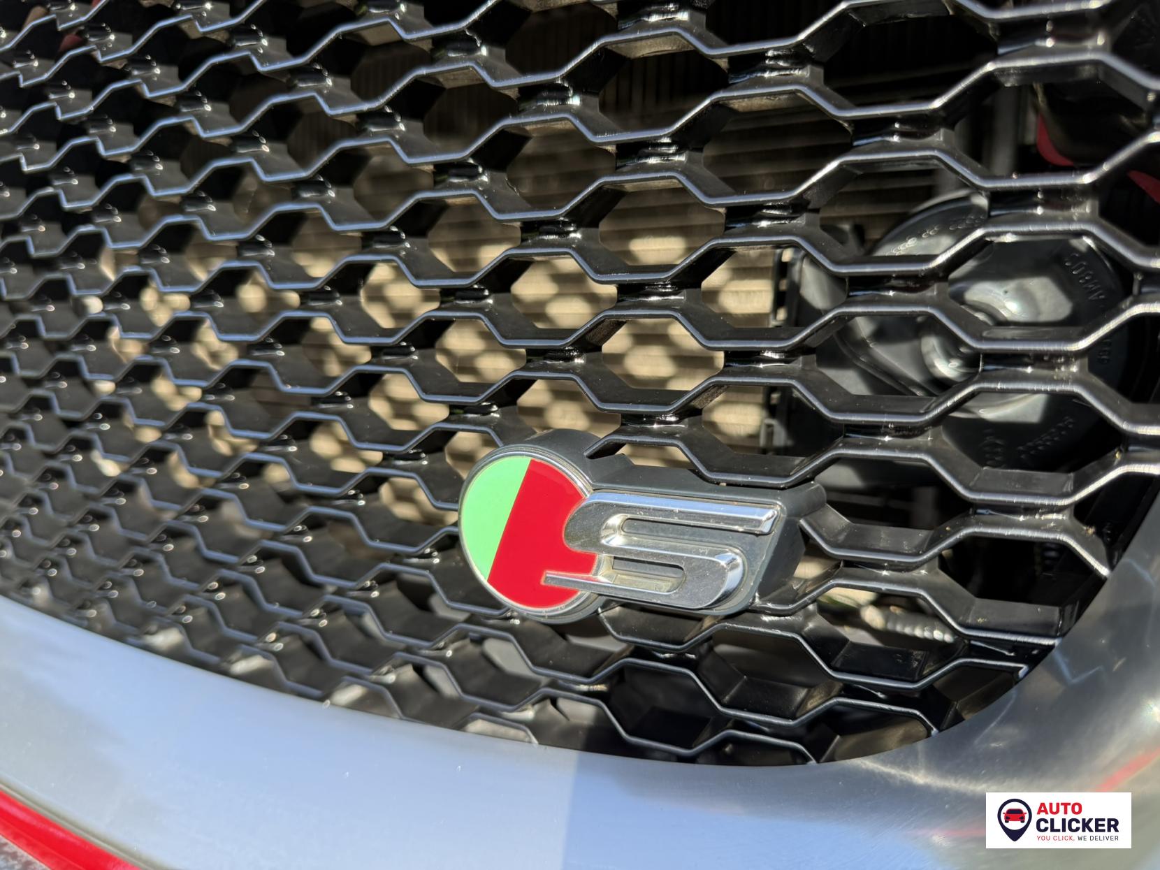 Jaguar F-PACE 3.0 D300 V6 S SUV 5dr Diesel Auto AWD Euro 6 (s/s) (300 ps)