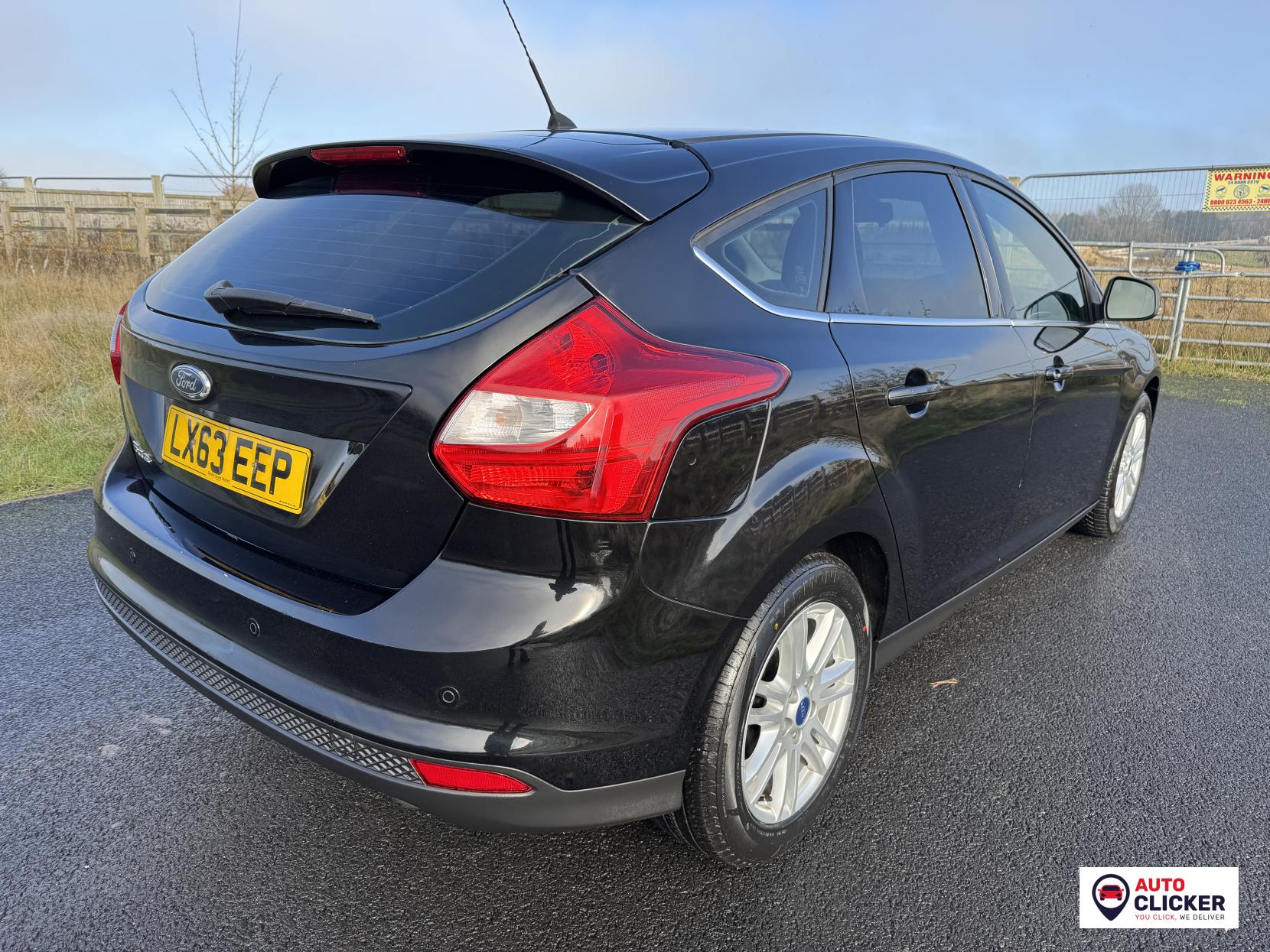 Ford Focus 1.6 Titanium Hatchback 5dr Petrol Powershift Euro 5 (125 ps)