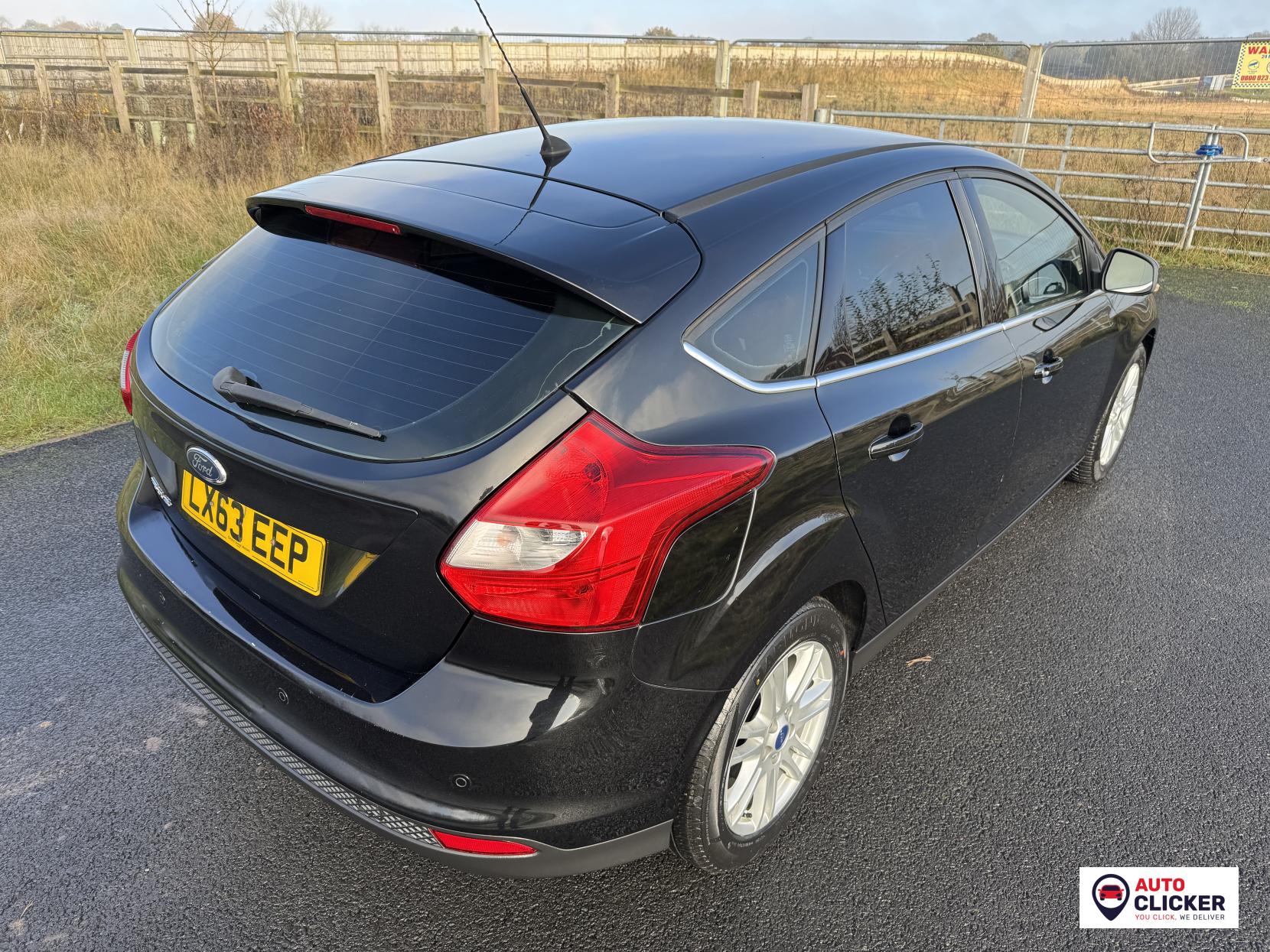 Ford Focus 1.6 Titanium Hatchback 5dr Petrol Powershift Euro 5 (125 ps)