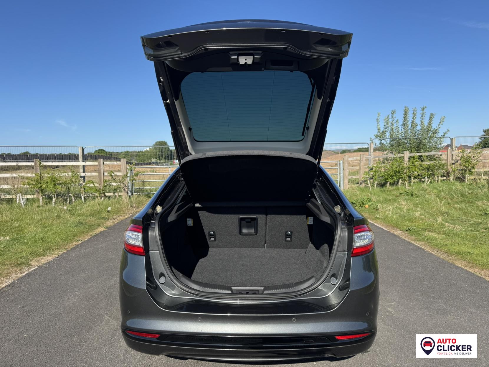 Ford Mondeo 2.0 TDCi Titanium Hatchback 5dr Diesel Manual Euro 6 (s/s) (150 ps)
