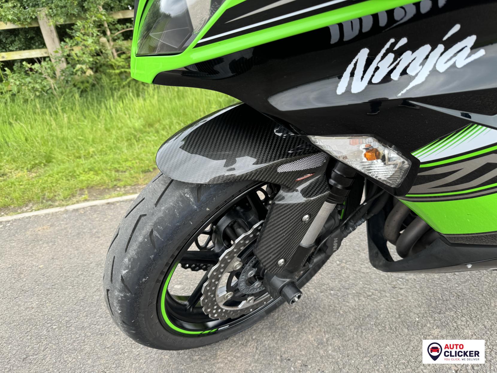 Kawasaki ZX-6R 636 Ninja (KRT Ed) Super Sports Petrol Manual (129 bhp)