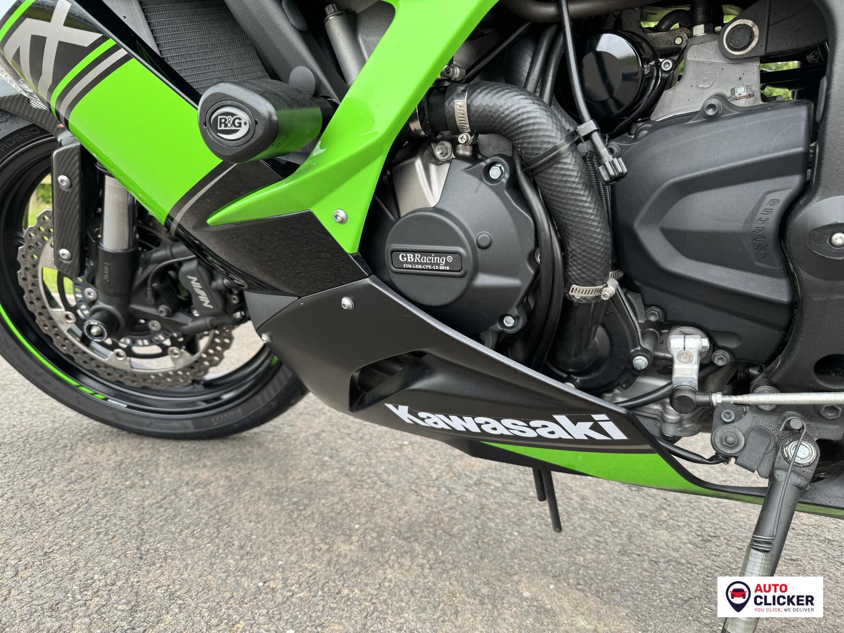 Kawasaki ZX-6R 636 Ninja (KRT Ed) Super Sports Petrol Manual (129 bhp)