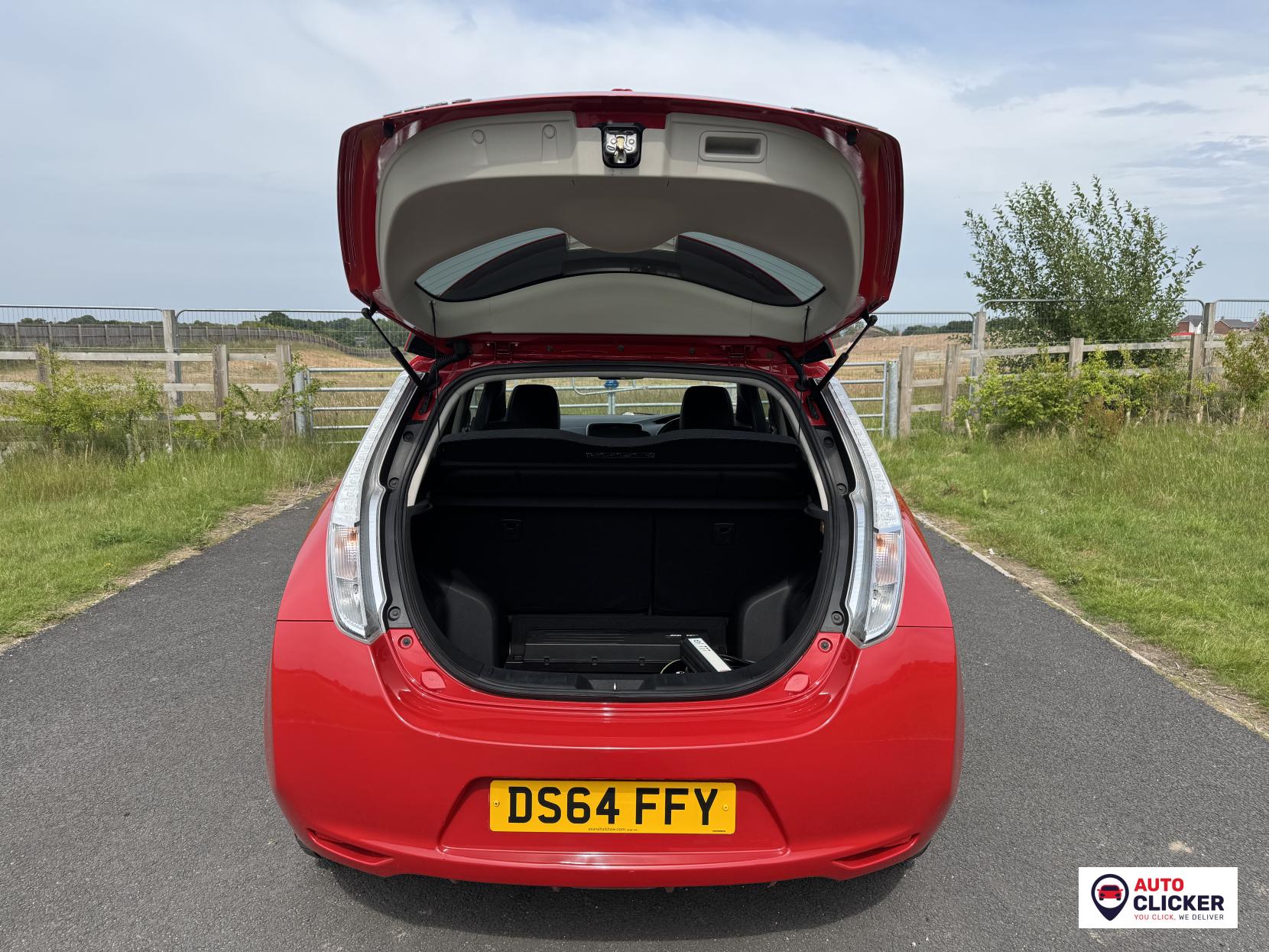 Nissan Leaf 24kWh Tekna Hatchback 5dr Electric Auto (107 bhp)