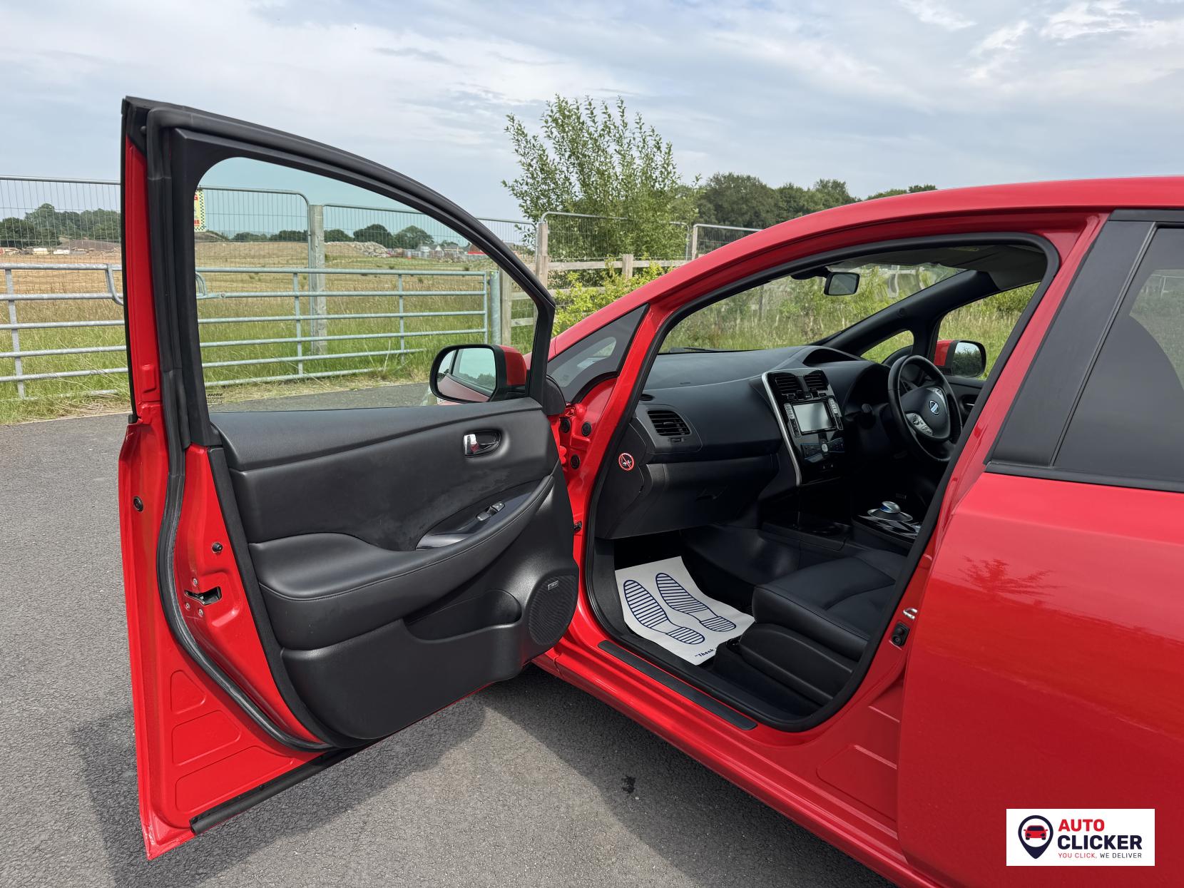 Nissan Leaf 24kWh Tekna Hatchback 5dr Electric Auto (107 bhp)