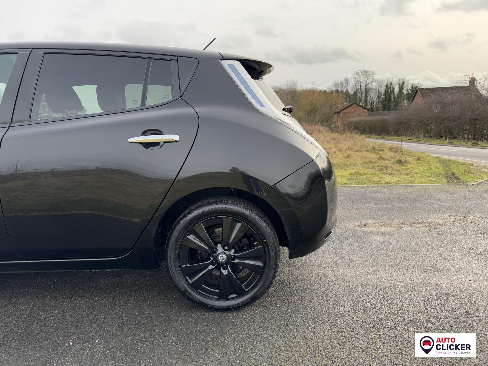 Nissan Leaf 24kWh Tekna Hatchback 5dr Electric Auto (107 bhp)