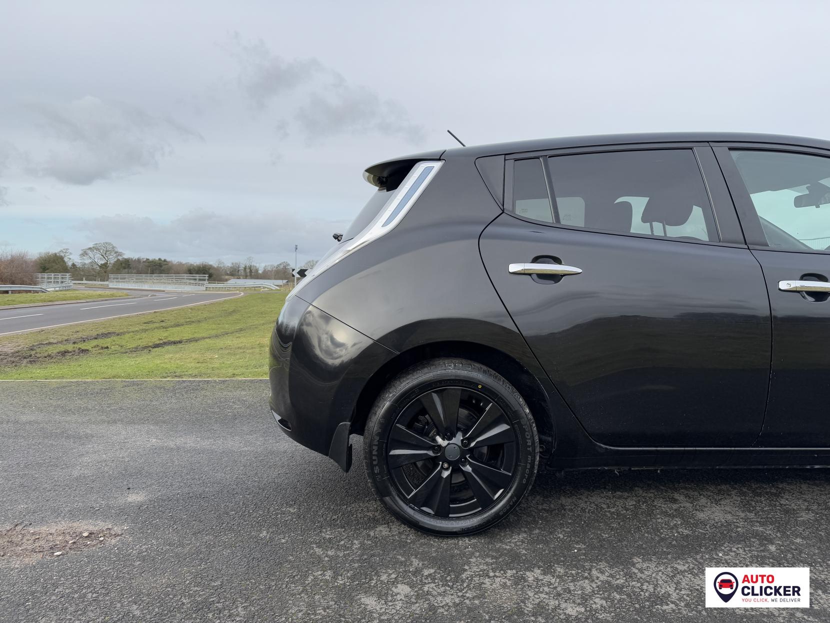 Nissan Leaf 24kWh Tekna Hatchback 5dr Electric Auto (107 bhp)