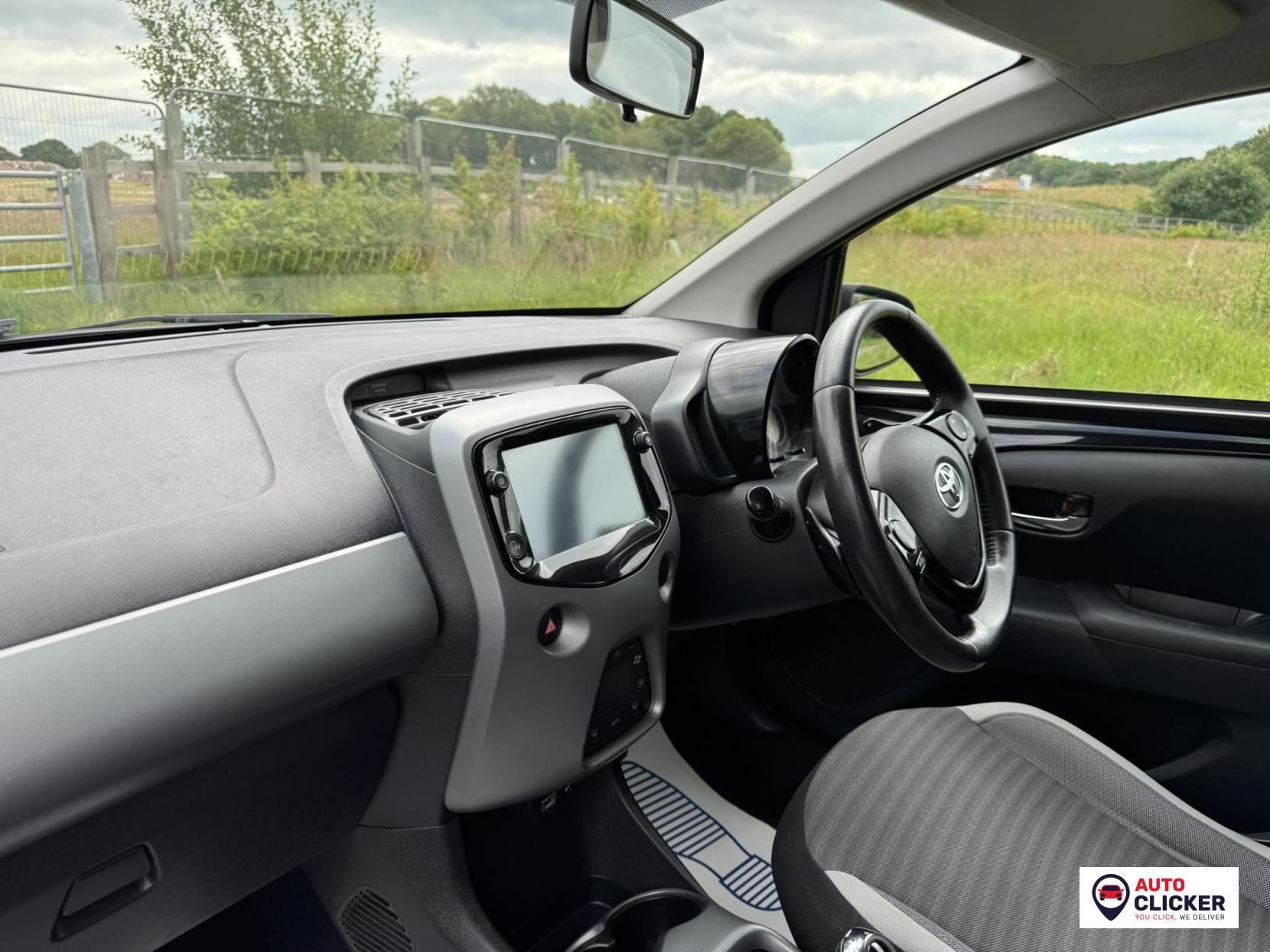 Toyota AYGO 1.0 VVT-i x-trend Funroof 5dr Petrol x-shift Euro 6 (71 ps)