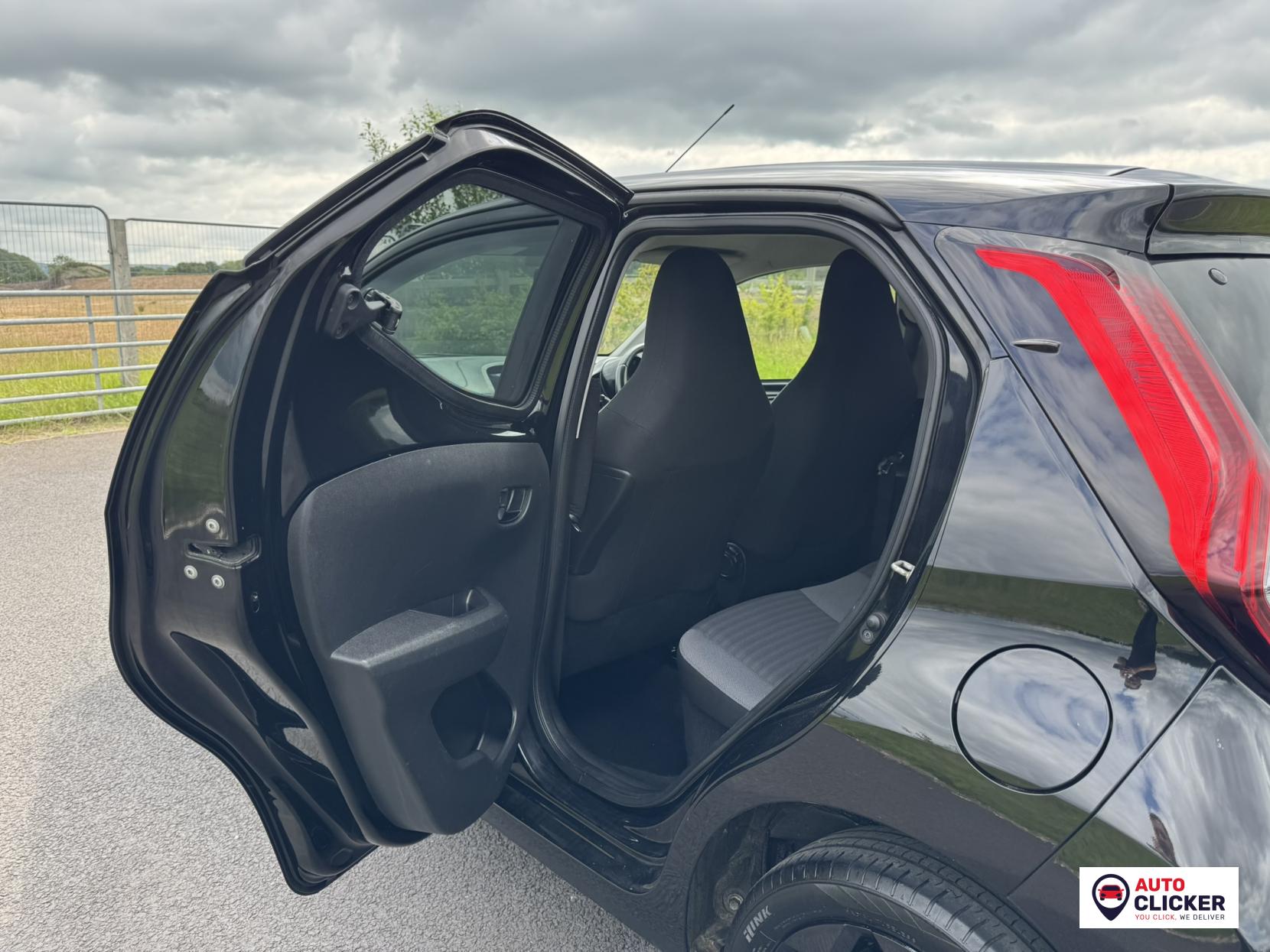 Toyota AYGO 1.0 VVT-i x-trend Funroof 5dr Petrol x-shift Euro 6 (71 ps)