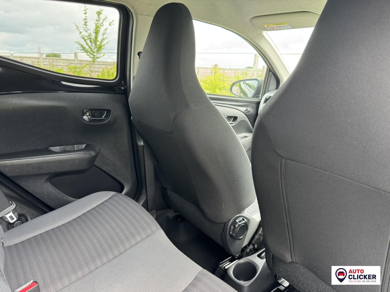 Toyota AYGO 1.0 VVT-i x-trend Funroof 5dr Petrol x-shift Euro 6 (71 ps)