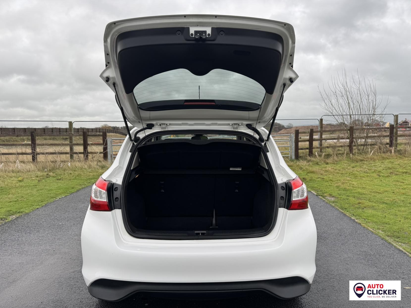 Nissan Pulsar 1.2 DIG-T Tekna Hatchback 5dr Petrol XTRON Euro 6 (s/s) (115 ps)