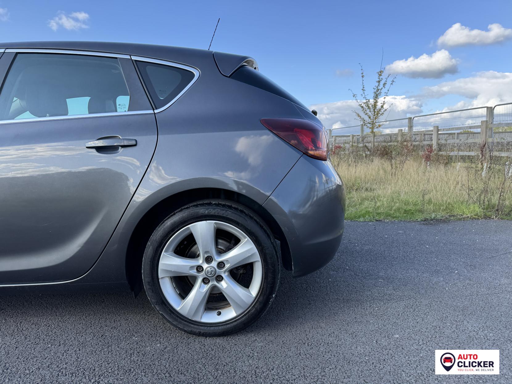 Vauxhall Astra 1.4 16v SRi Hatchback 5dr Petrol Manual Euro 5 (100 ps)