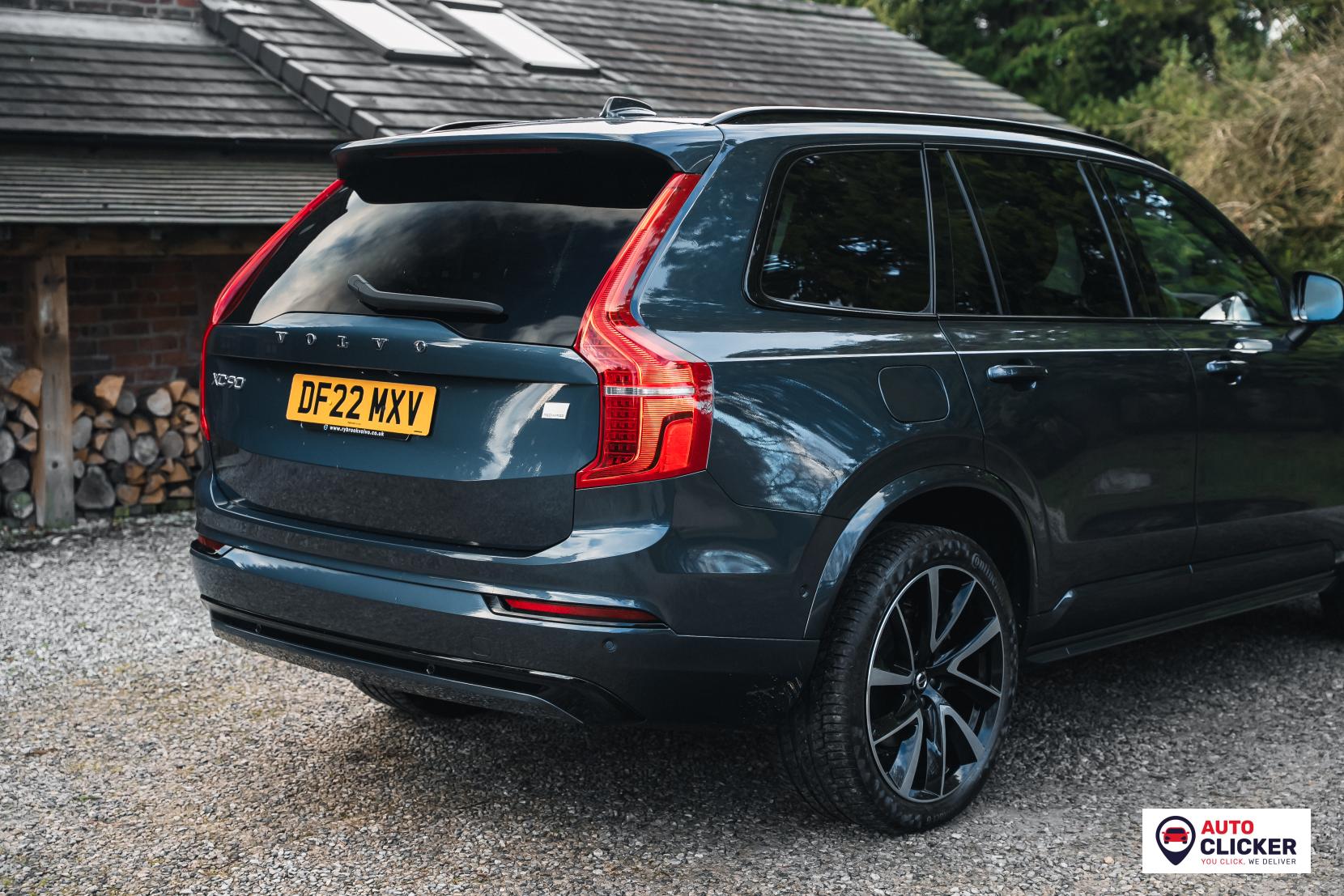 Volvo XC90 2.0h T8 Recharge 18.8kWh Ultimate Dark SUV 5dr Petrol Plug-in Hybrid Auto 4WD Euro 6 (s/s) (455 ps)