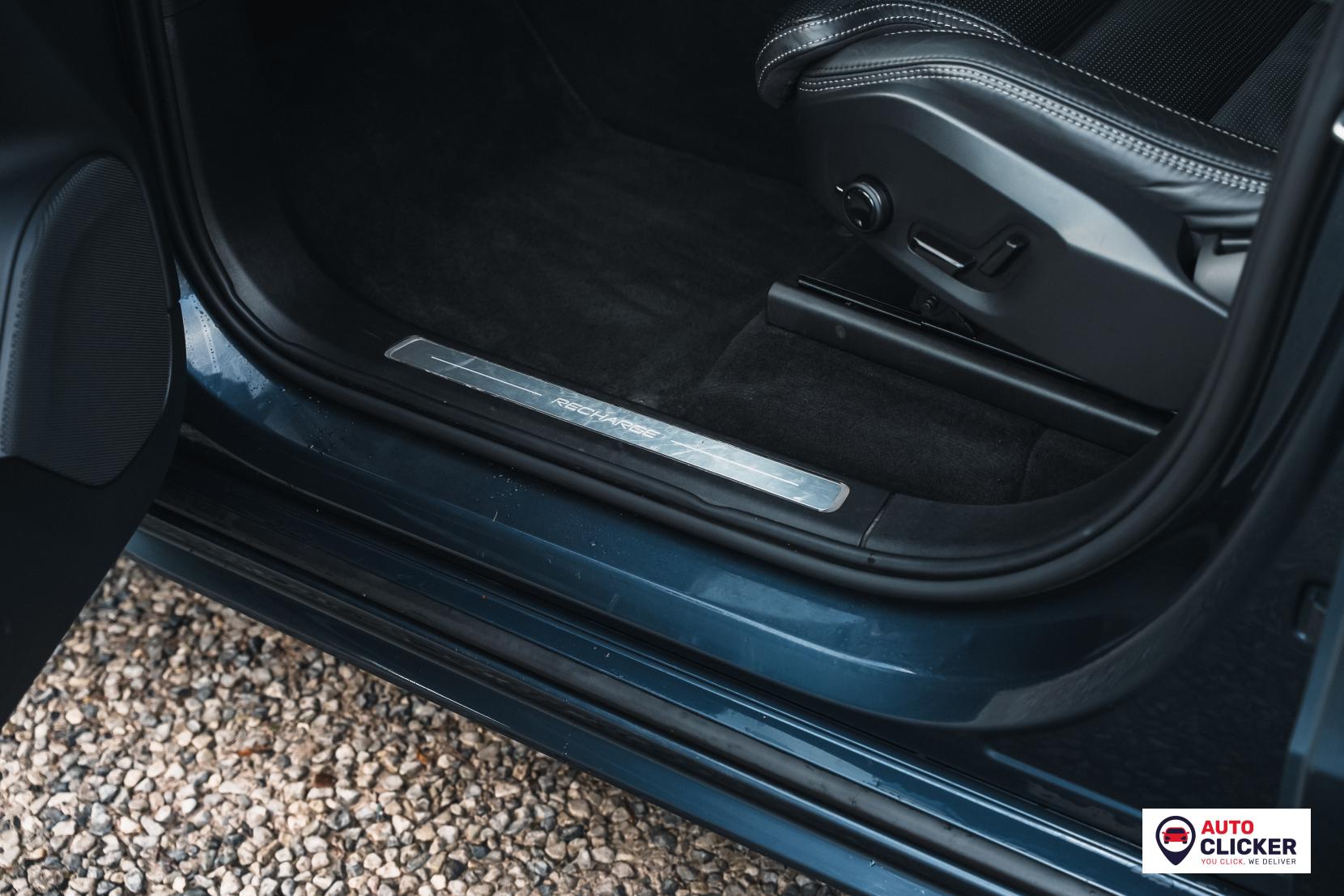 Volvo XC90 2.0h T8 Recharge 18.8kWh Ultimate Dark SUV 5dr Petrol Plug-in Hybrid Auto 4WD Euro 6 (s/s) (455 ps)