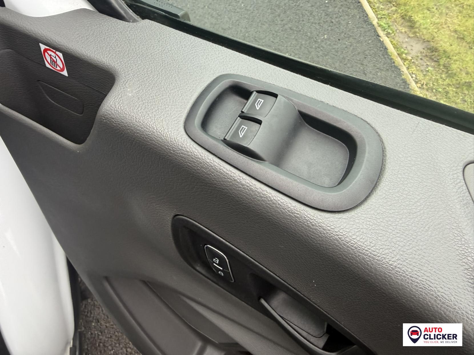 Ford Transit 2.0 350 EcoBlue HD Leader Chassis Cab 2dr Diesel Manual RWD L4 Euro 6 (s/s) (DRW) (130 ps)