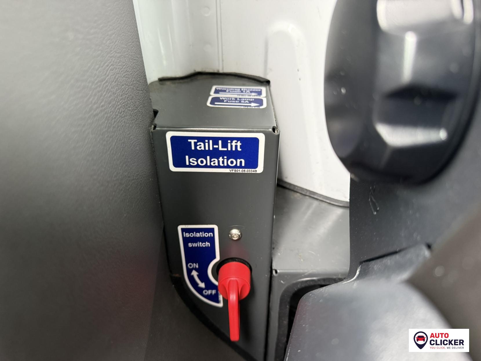 Ford Transit 2.0 350 EcoBlue HD Leader Chassis Cab 2dr Diesel Manual RWD L4 Euro 6 (s/s) (DRW) (130 ps)