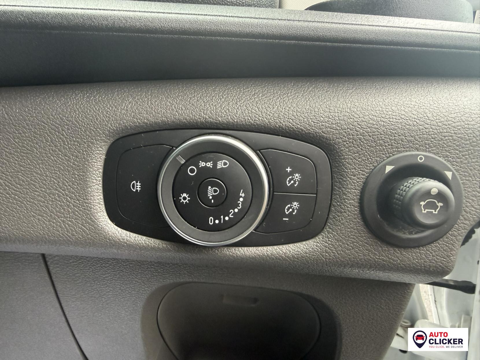 Ford Transit 2.0 350 EcoBlue HD Leader Chassis Cab 2dr Diesel Manual RWD L4 Euro 6 (s/s) (DRW) (130 ps)