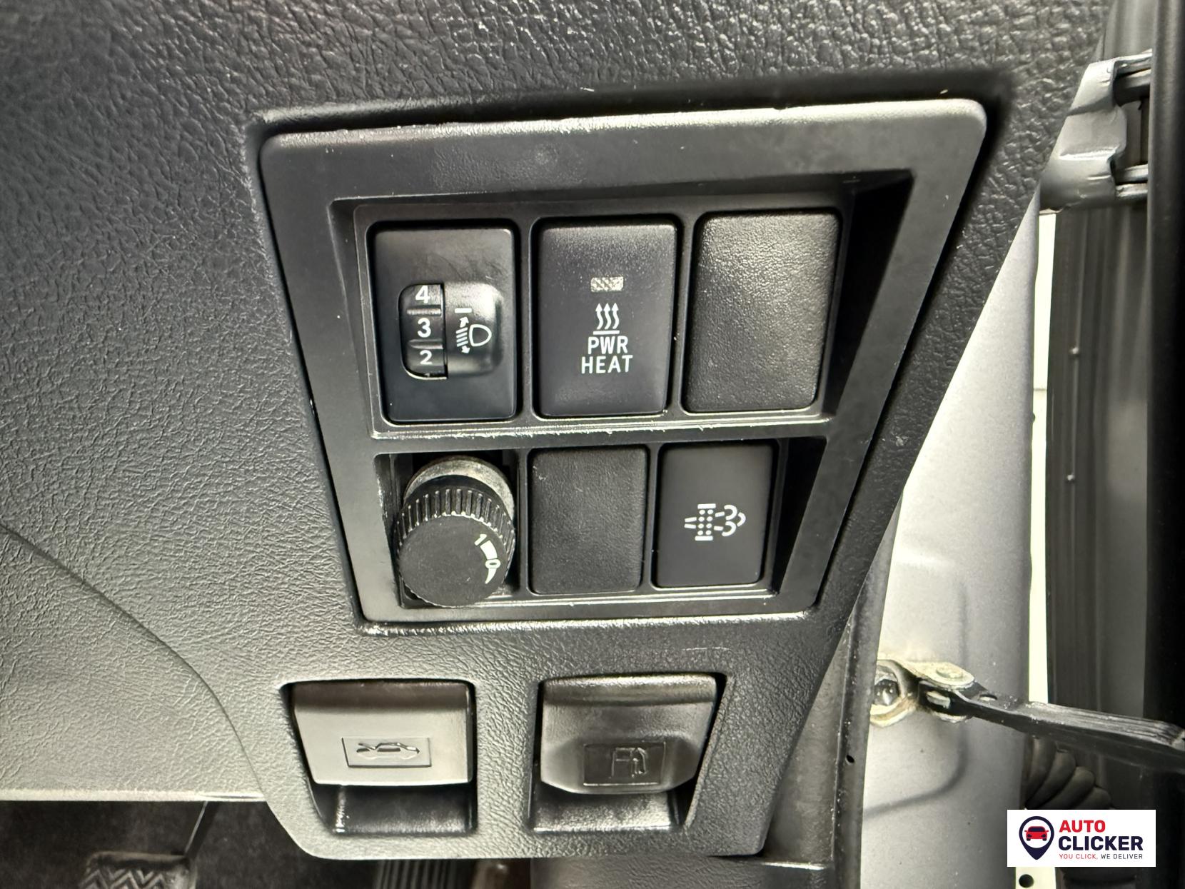 Toyota Hilux 2.4 D-4D Active Pickup Double Cab 4dr Diesel Manual 4WD Euro 6 (s/s) (150 ps)