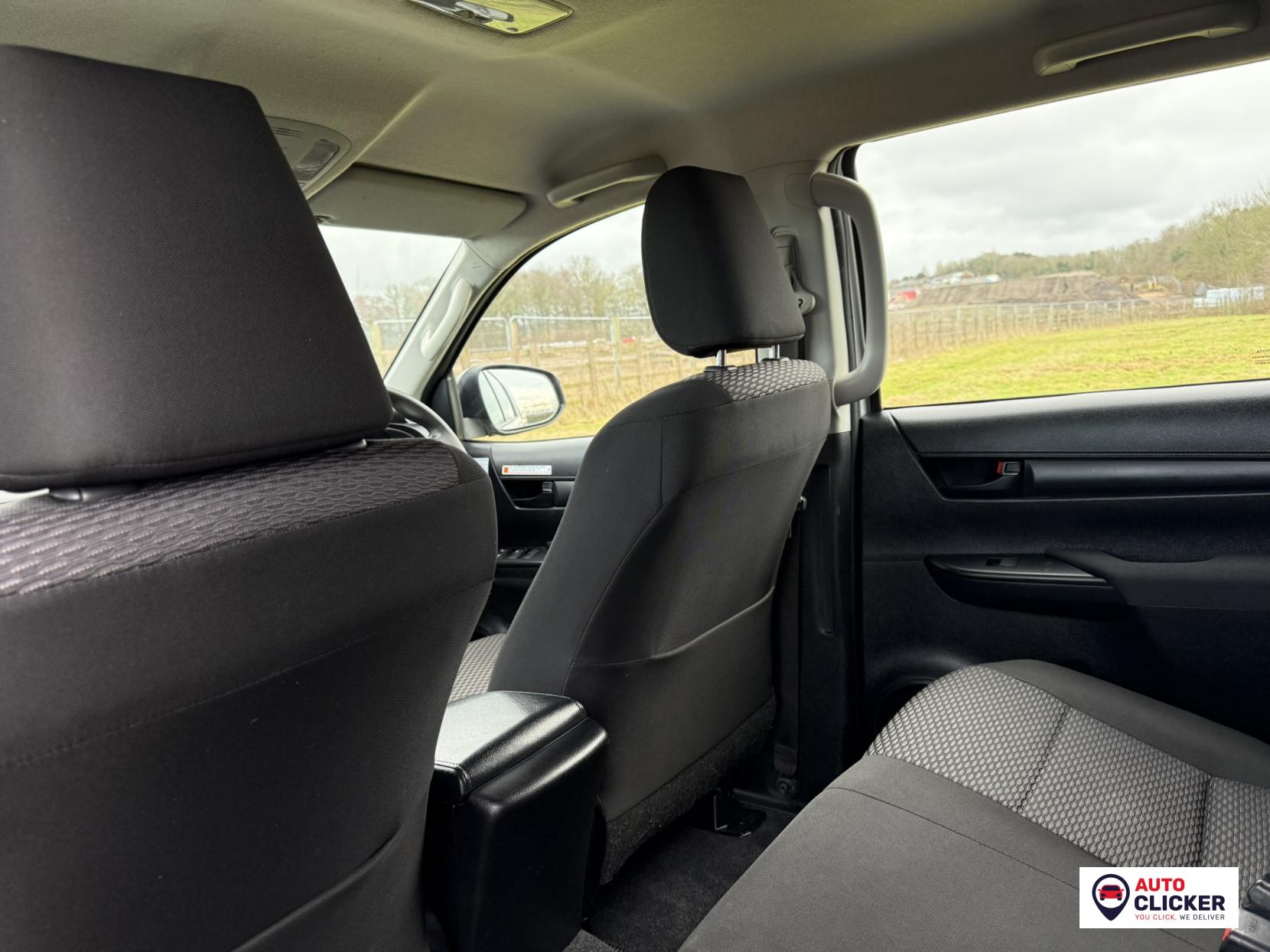 Toyota Hilux 2.4 D-4D Active Pickup Double Cab 4dr Diesel Manual 4WD Euro 6 (s/s) (150 ps)