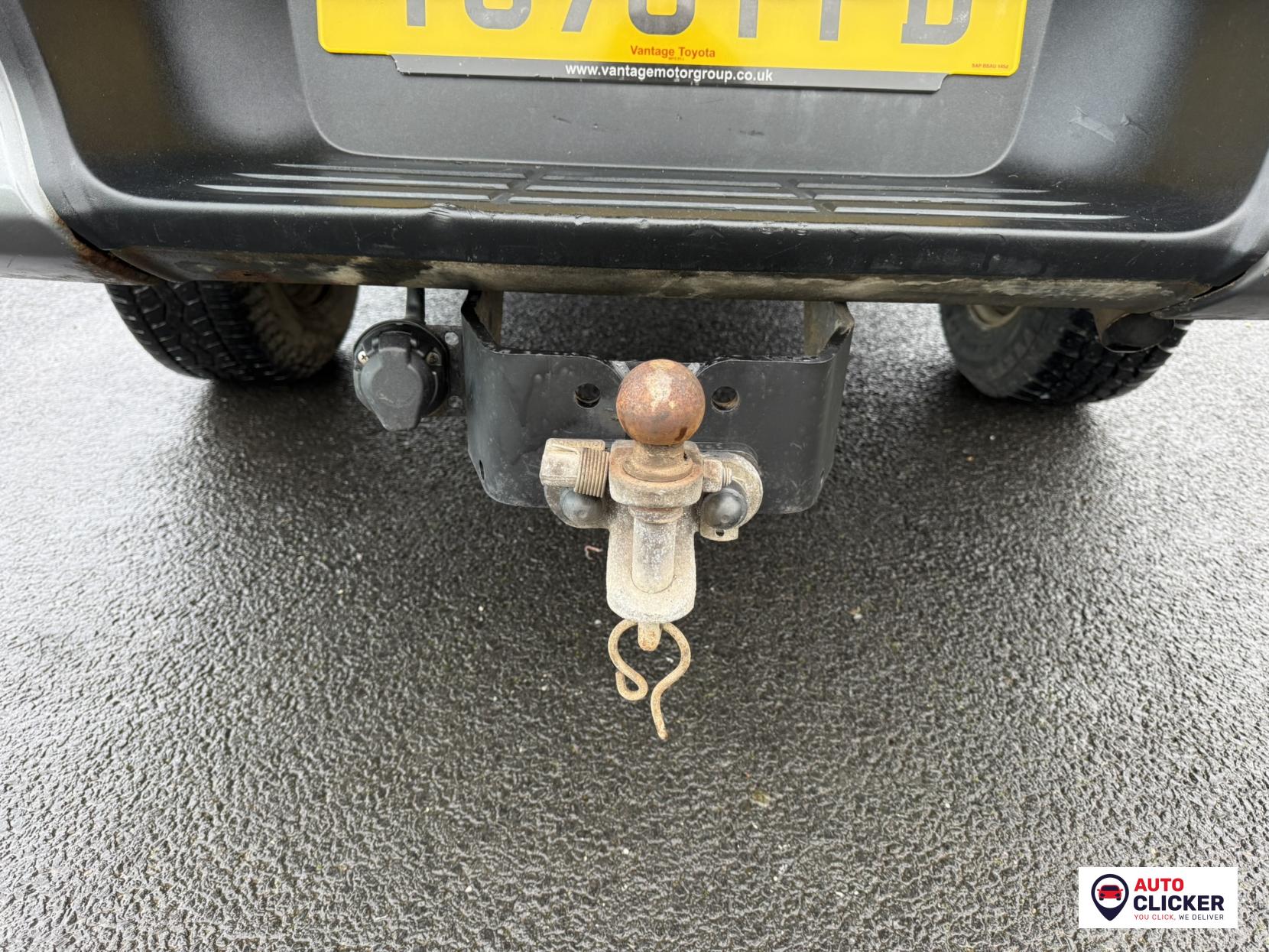 Toyota Hilux 2.4 D-4D Active Pickup Double Cab 4dr Diesel Manual 4WD Euro 6 (s/s) (150 ps)