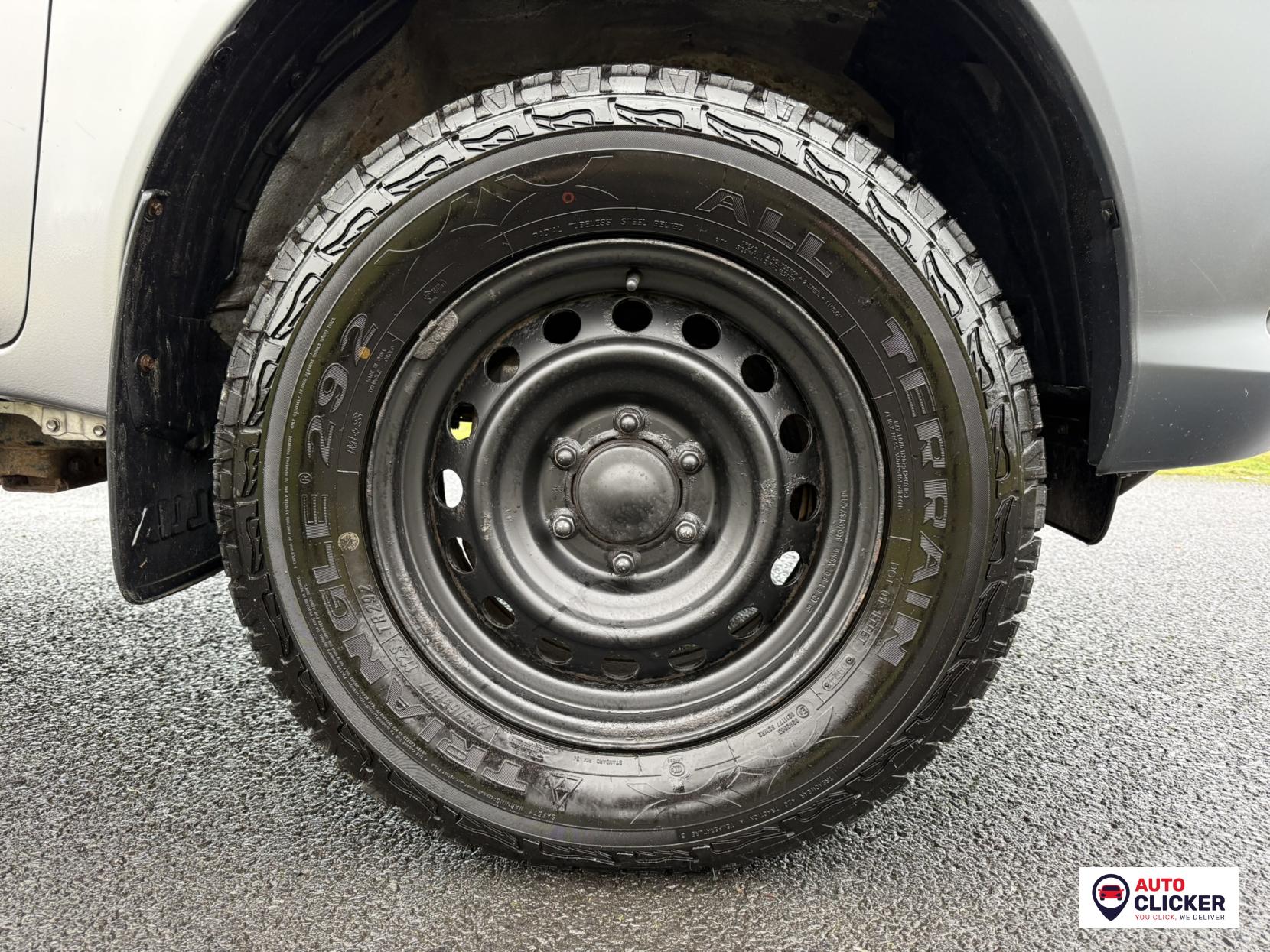 Toyota Hilux 2.4 D-4D Active Pickup Double Cab 4dr Diesel Manual 4WD Euro 6 (s/s) (150 ps)