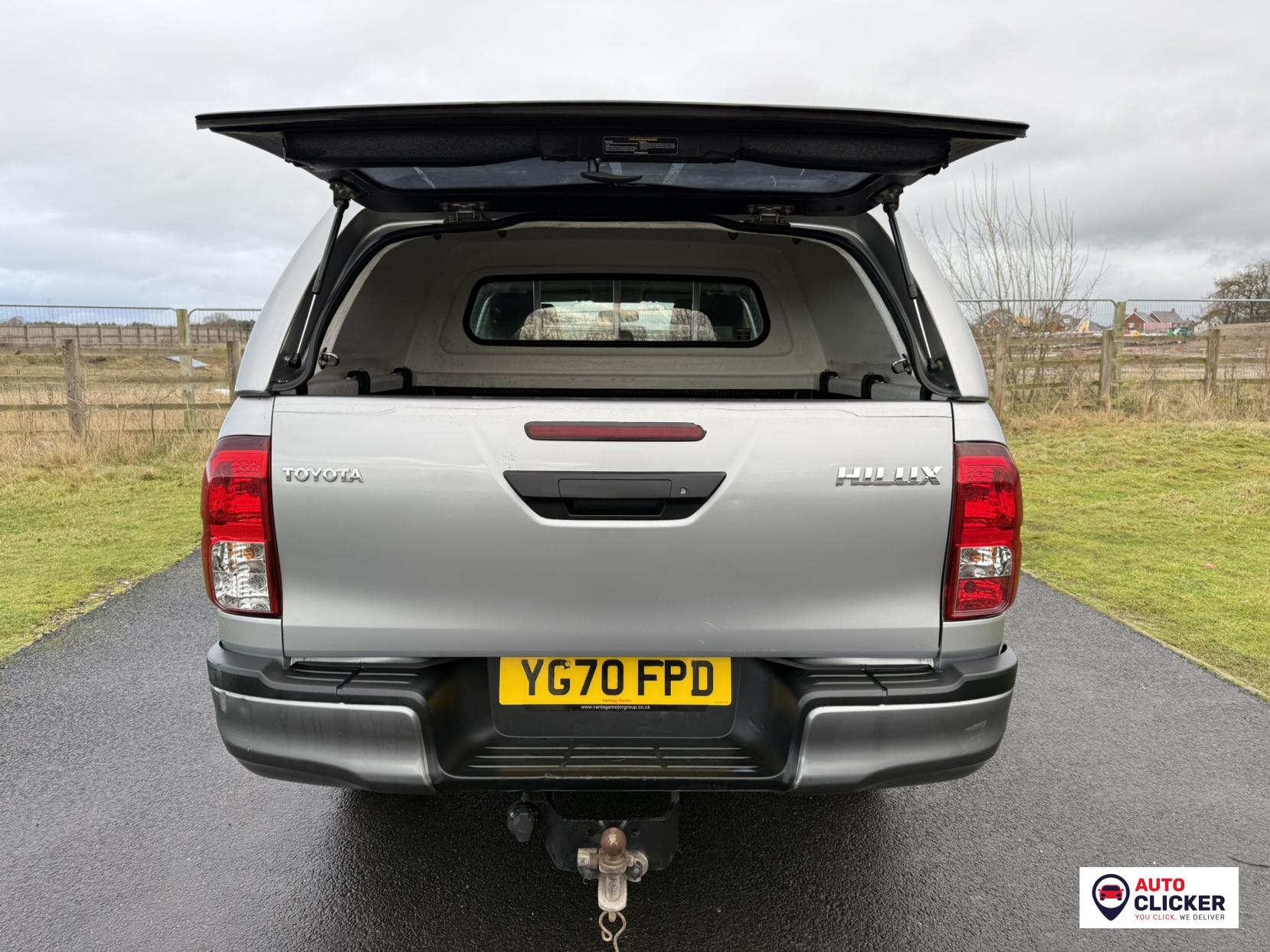 Toyota Hilux 2.4 D-4D Active Pickup Double Cab 4dr Diesel Manual 4WD Euro 6 (s/s) (150 ps)