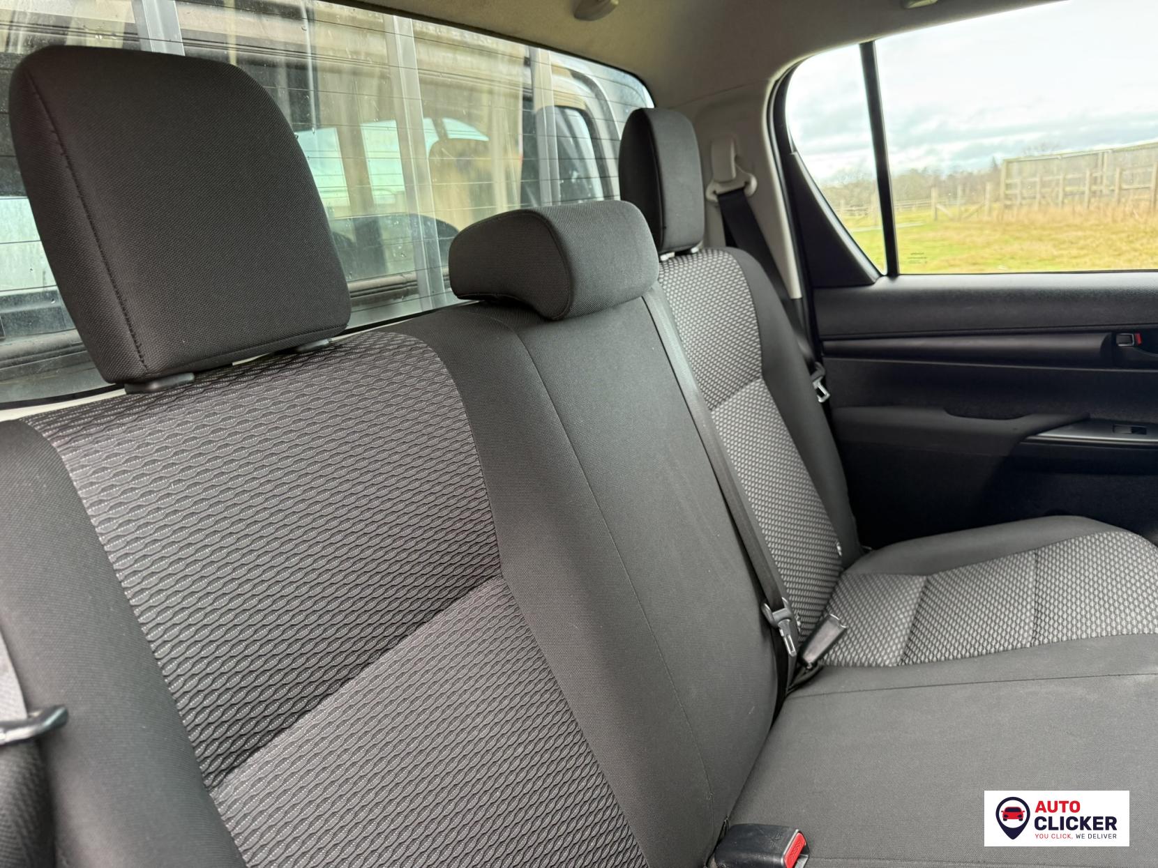 Toyota Hilux 2.4 D-4D Active Pickup Double Cab 4dr Diesel Manual 4WD Euro 6 (s/s) (150 ps)