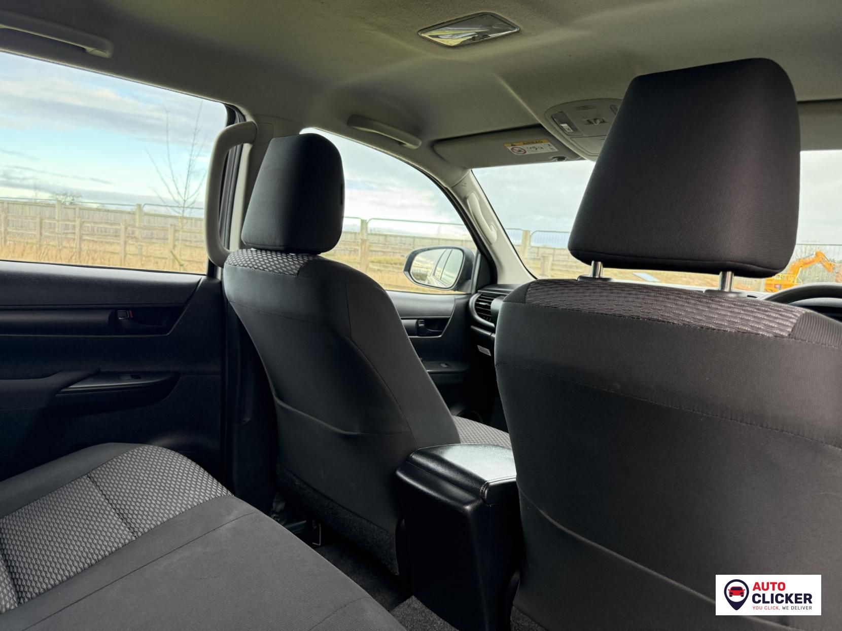 Toyota Hilux 2.4 D-4D Active Pickup Double Cab 4dr Diesel Manual 4WD Euro 6 (s/s) (150 ps)