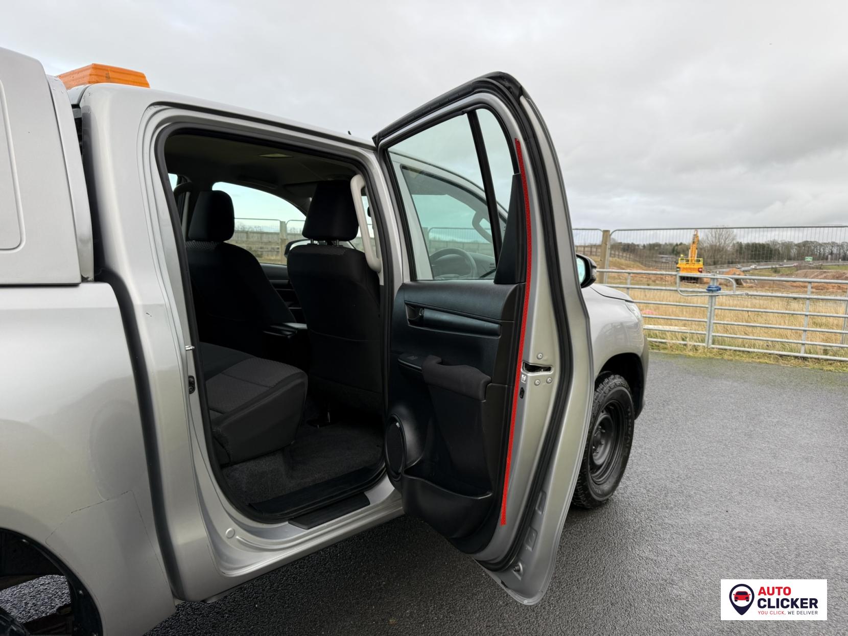 Toyota Hilux 2.4 D-4D Active Pickup Double Cab 4dr Diesel Manual 4WD Euro 6 (s/s) (150 ps)