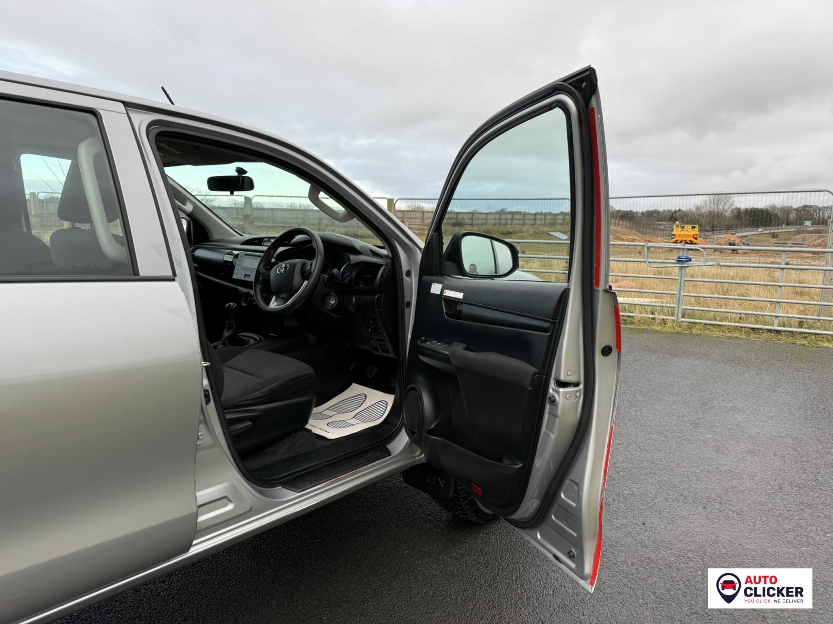 Toyota Hilux 2.4 D-4D Active Pickup Double Cab 4dr Diesel Manual 4WD Euro 6 (s/s) (150 ps)