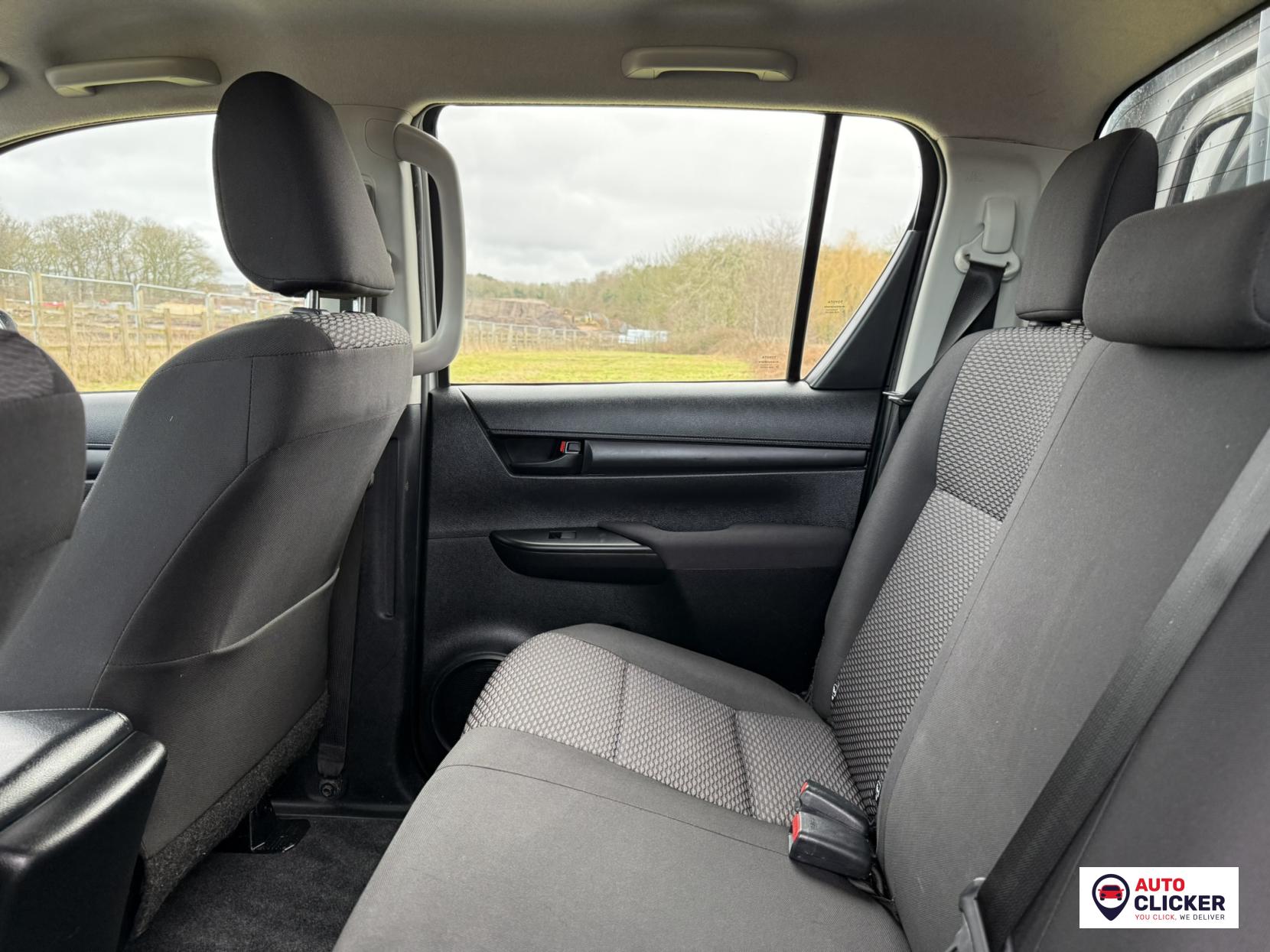 Toyota Hilux 2.4 D-4D Active Pickup Double Cab 4dr Diesel Manual 4WD Euro 6 (s/s) (150 ps)