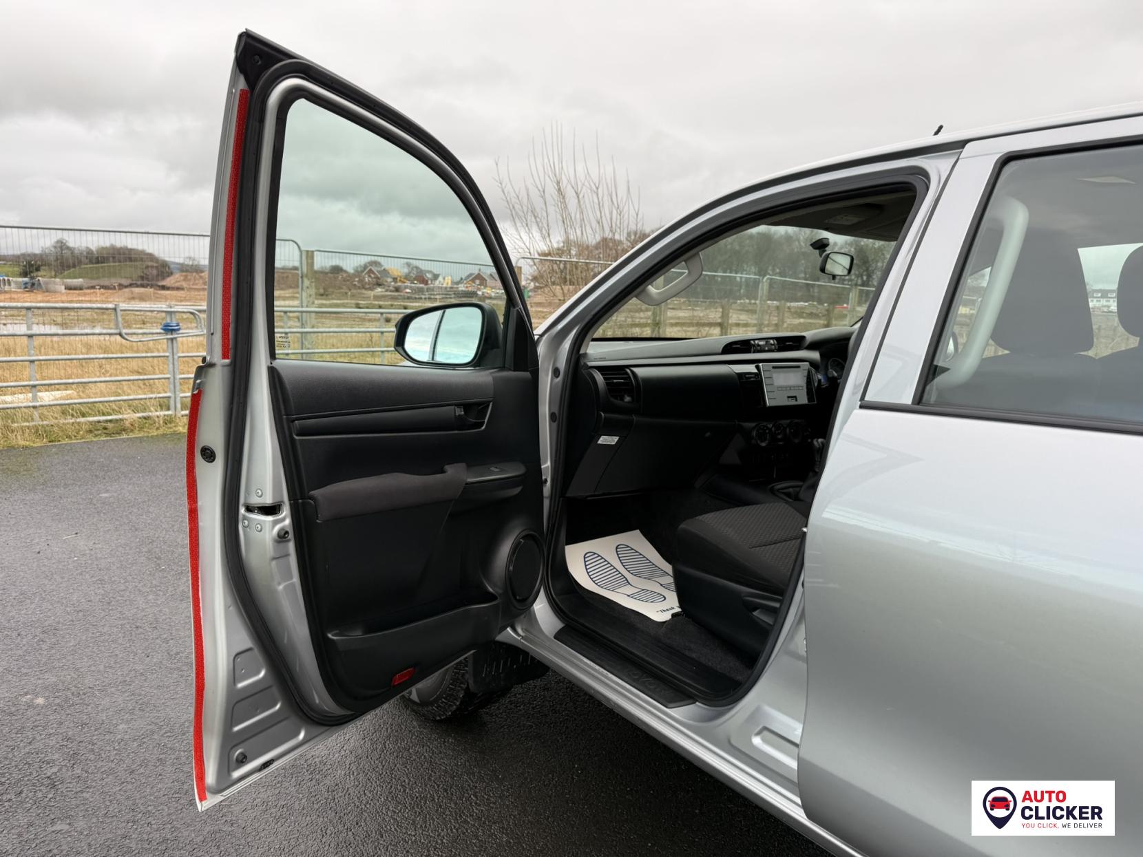 Toyota Hilux 2.4 D-4D Active Pickup Double Cab 4dr Diesel Manual 4WD Euro 6 (s/s) (150 ps)