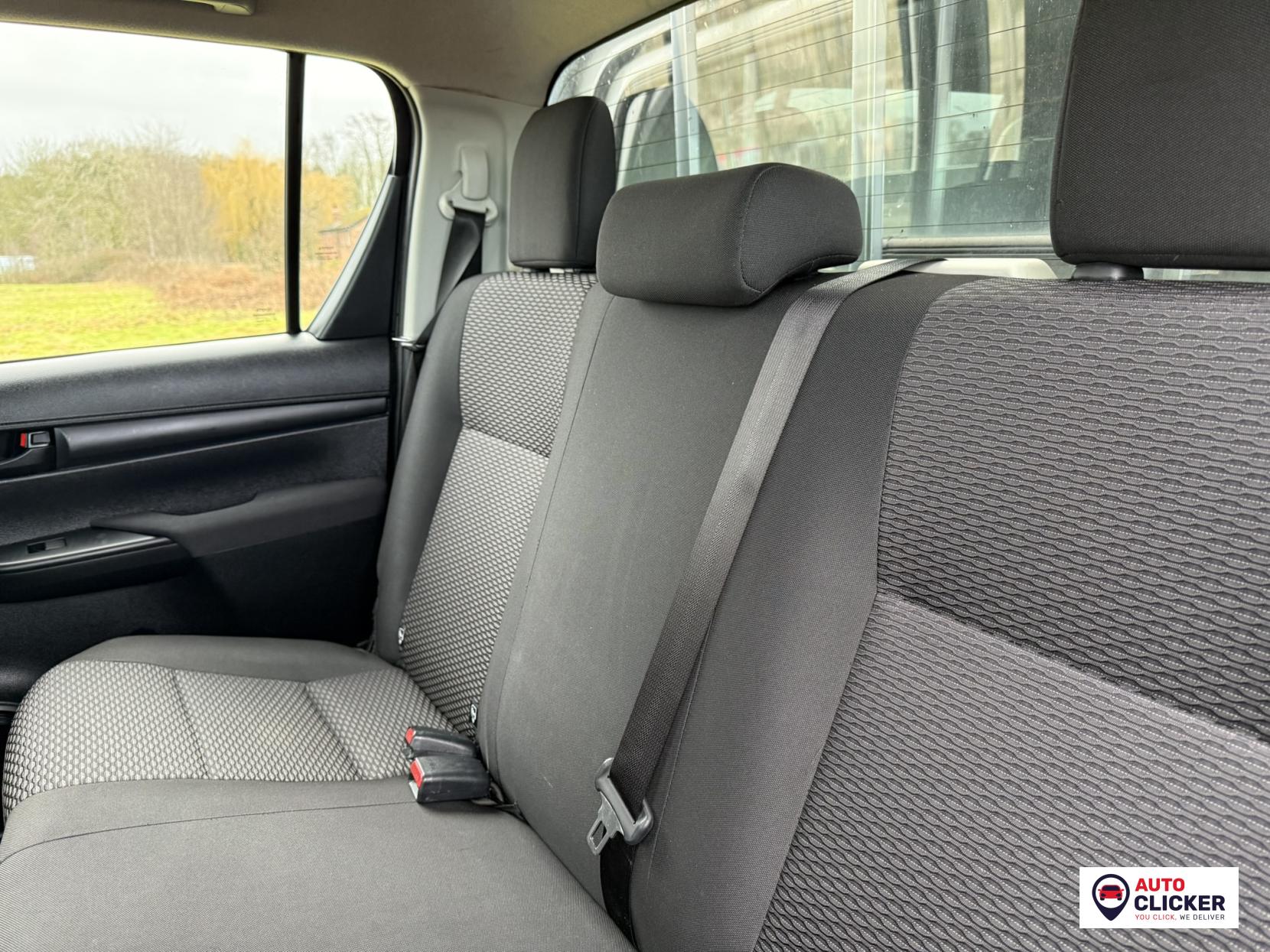 Toyota Hilux 2.4 D-4D Active Pickup Double Cab 4dr Diesel Manual 4WD Euro 6 (s/s) (150 ps)