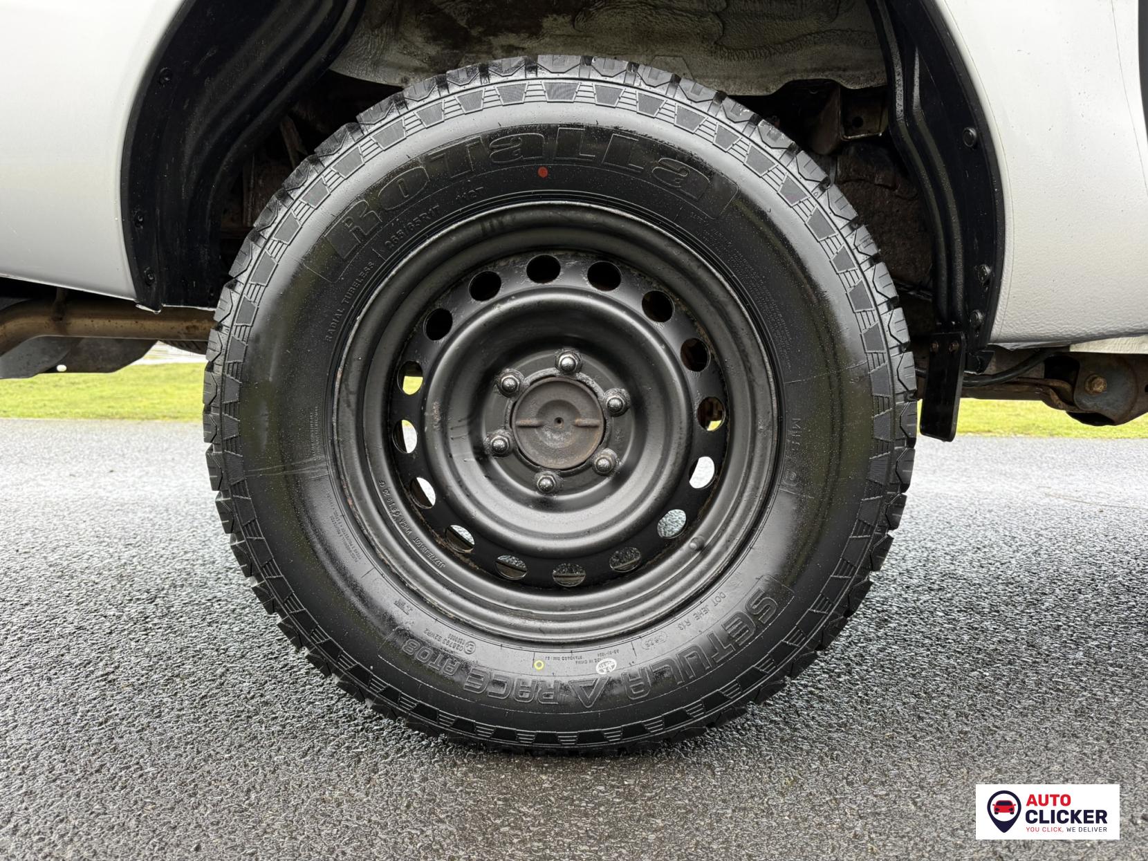 Toyota Hilux 2.4 D-4D Active Pickup Double Cab 4dr Diesel Manual 4WD Euro 6 (s/s) (150 ps)