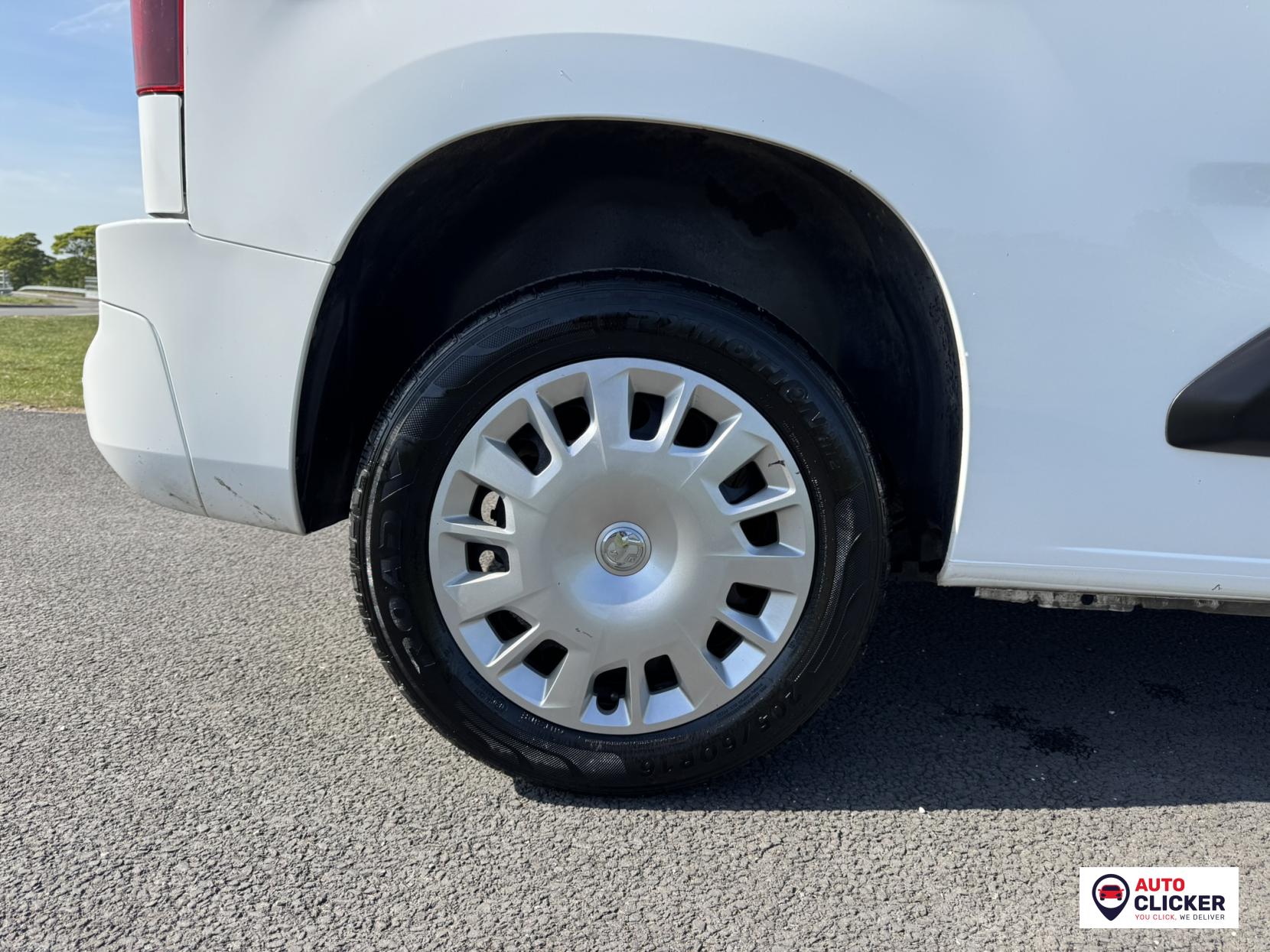 Vauxhall Combo 1.5 Turbo D 2300 Sportive Panel Van 4dr Diesel Manual L1 H1 Euro 6 (100 ps)